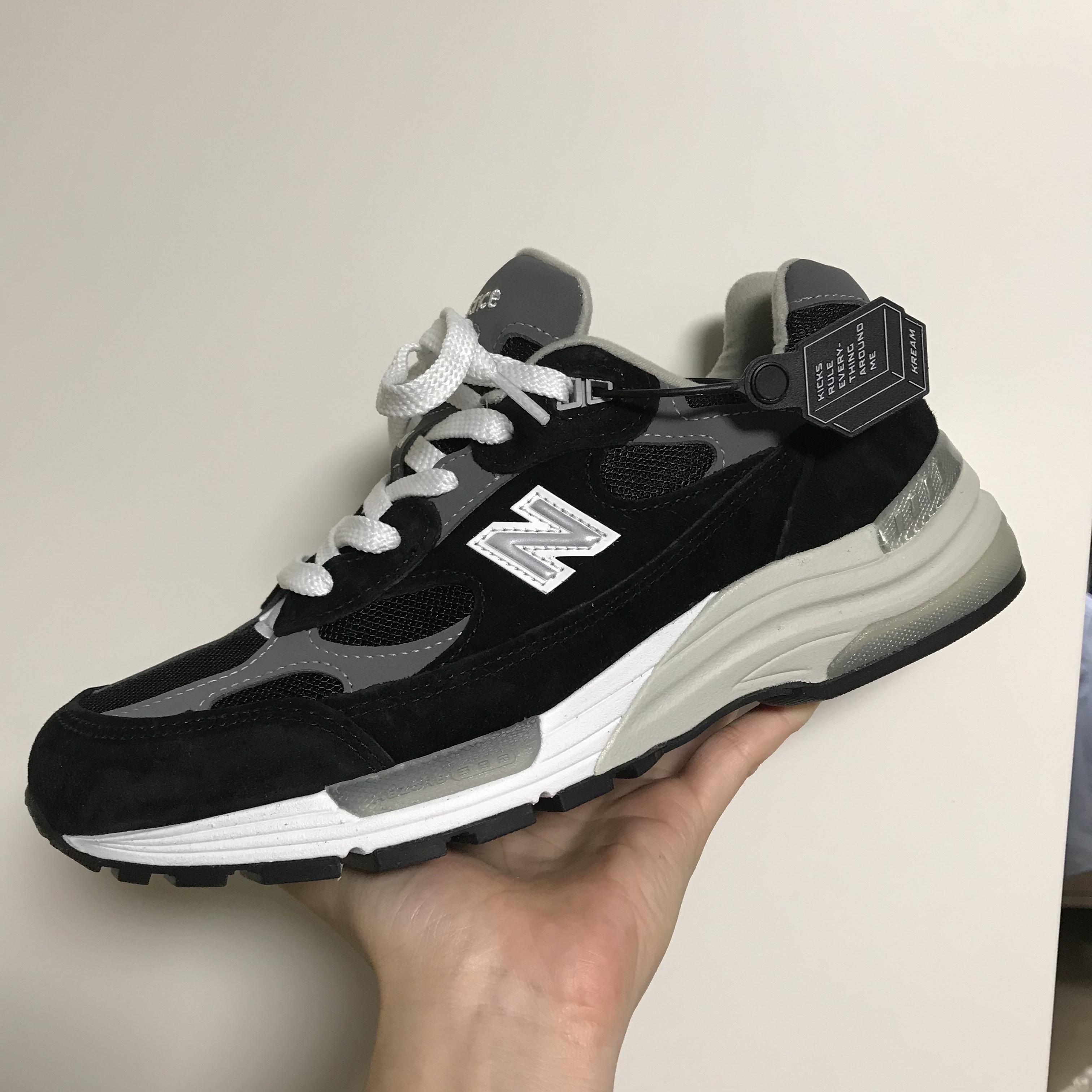New Balance 992 Made in USA Black Grey 착용 스타일