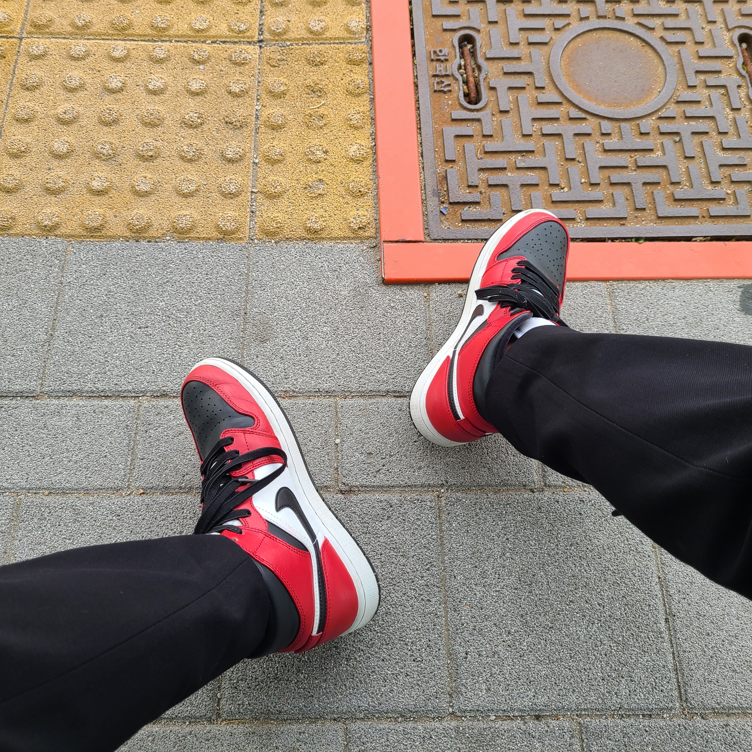 Jordan 1 Mid Chicago Black Toe 착용 스타일