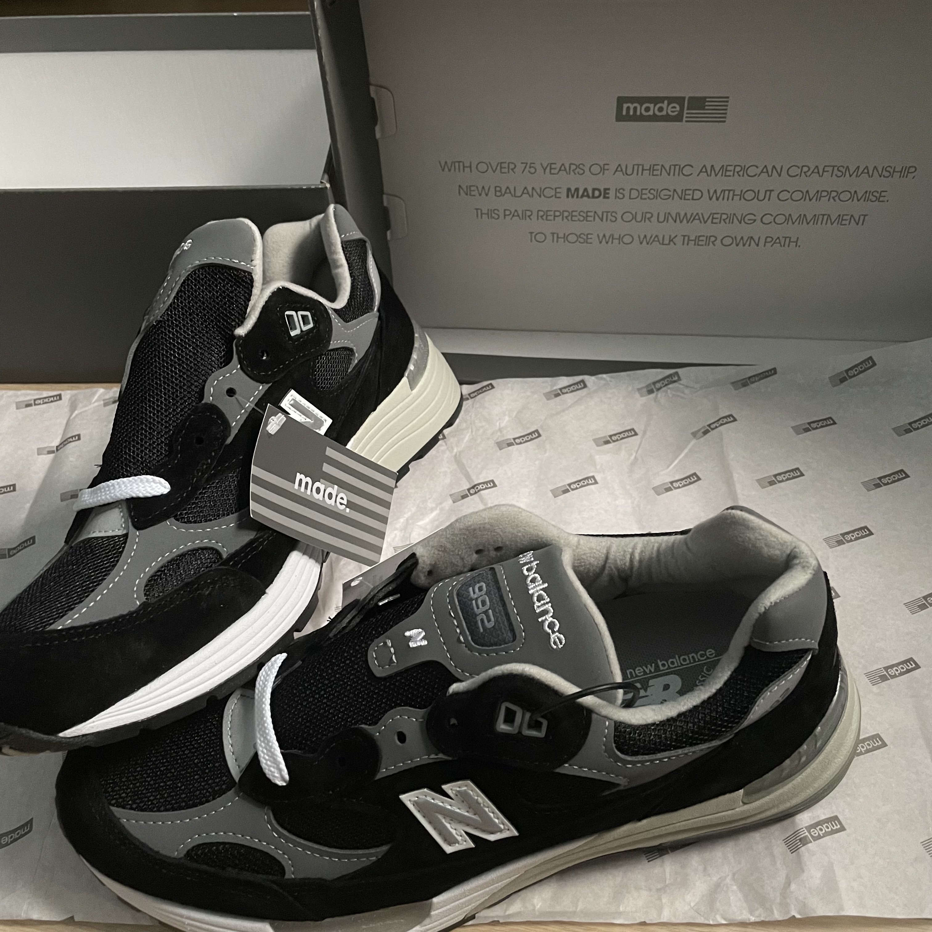 New Balance 992 Made in USA Black Grey 착용 스타일