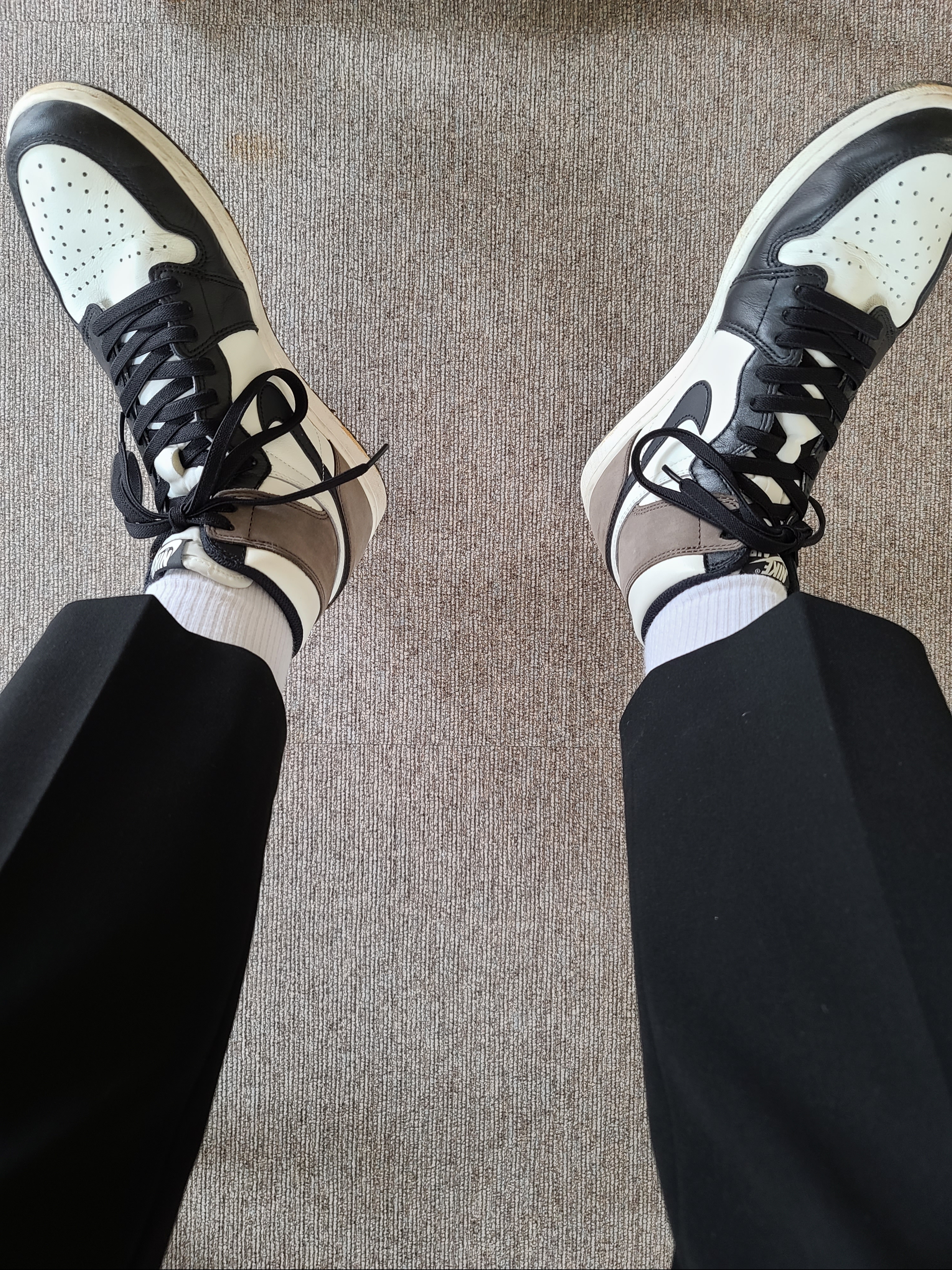 Jordan 1 Retro High OG Black Mocha 착용 스타일
