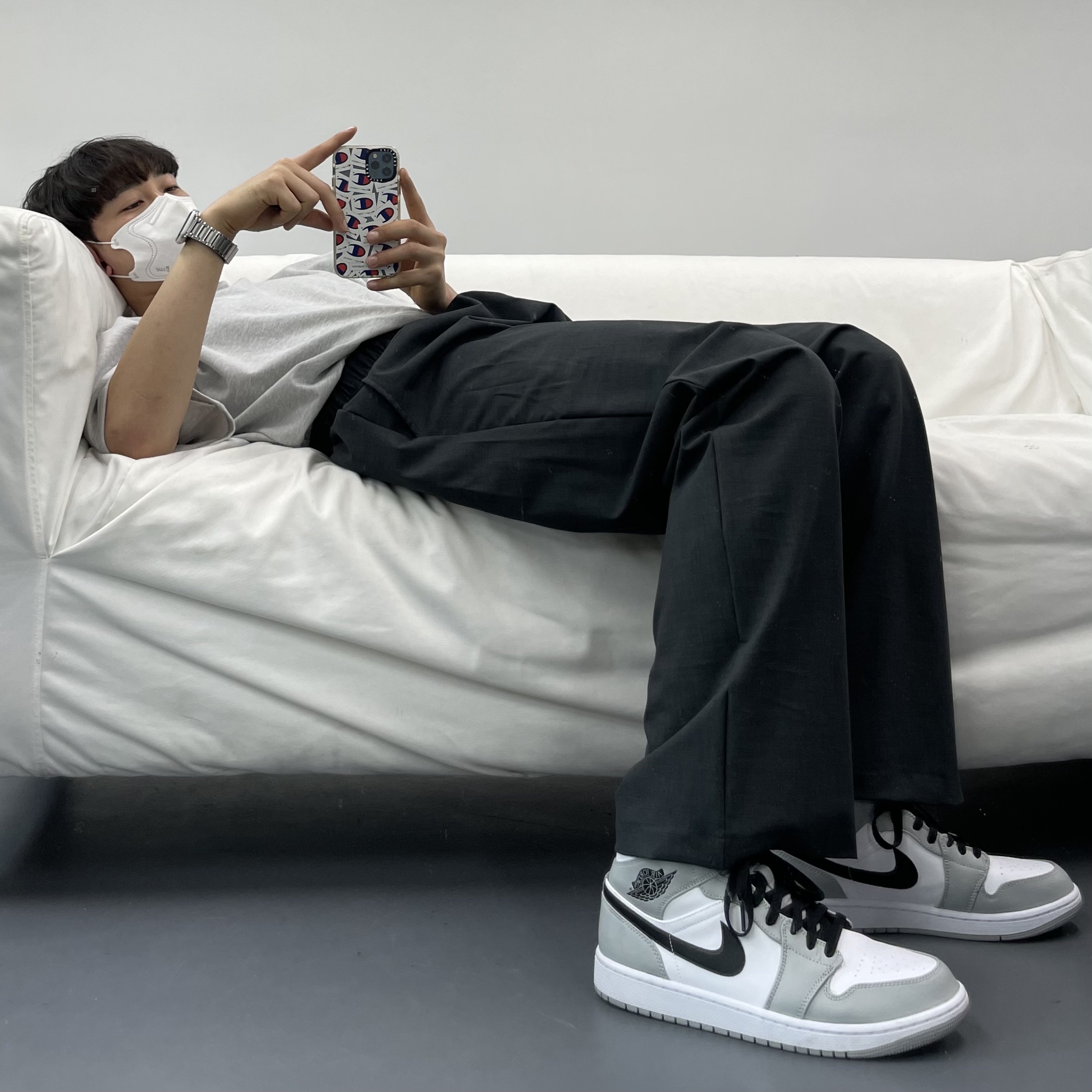 Jordan 1 Mid Light Smoke Grey 착용 스타일