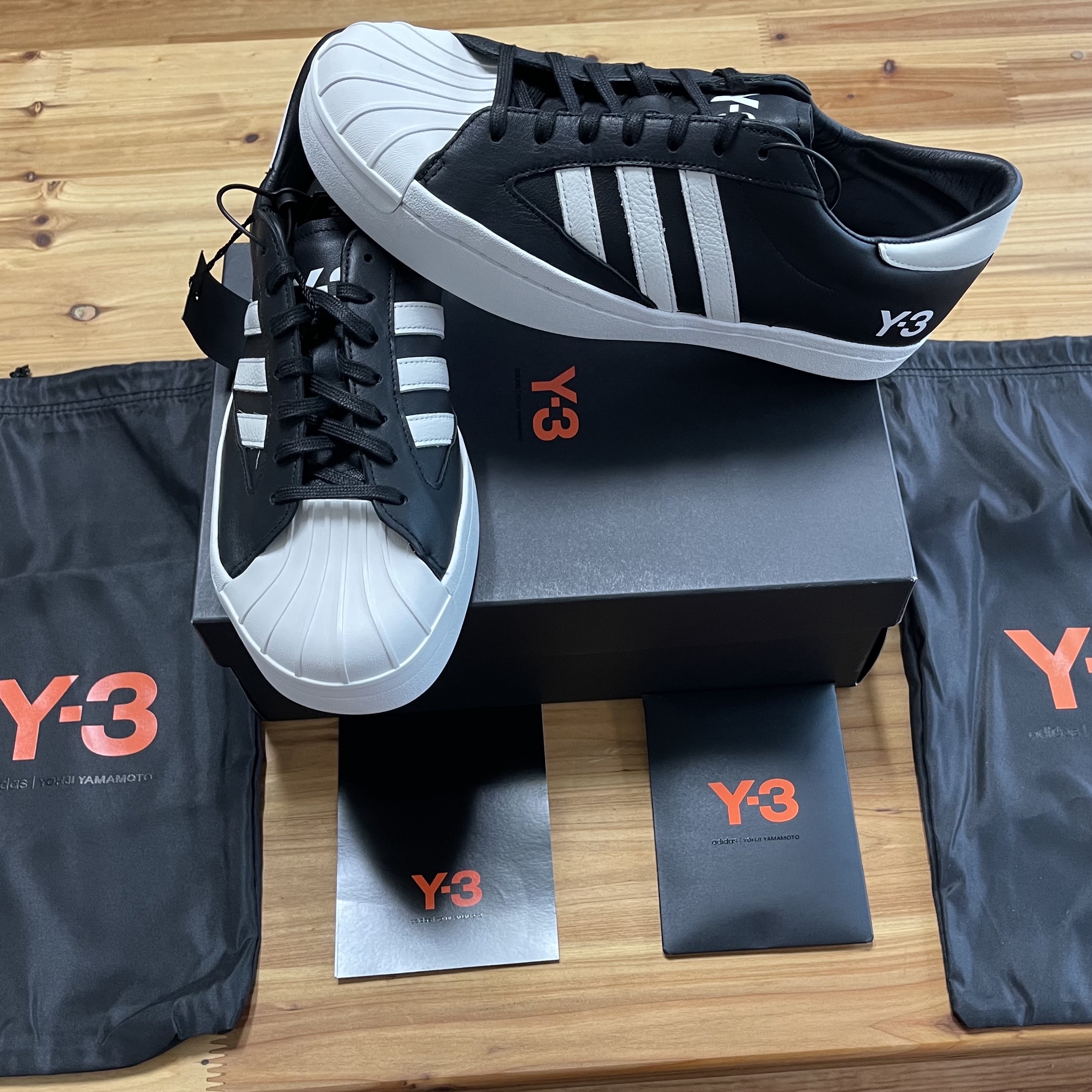 Y-3 Yohji Star Black White 착용 스타일