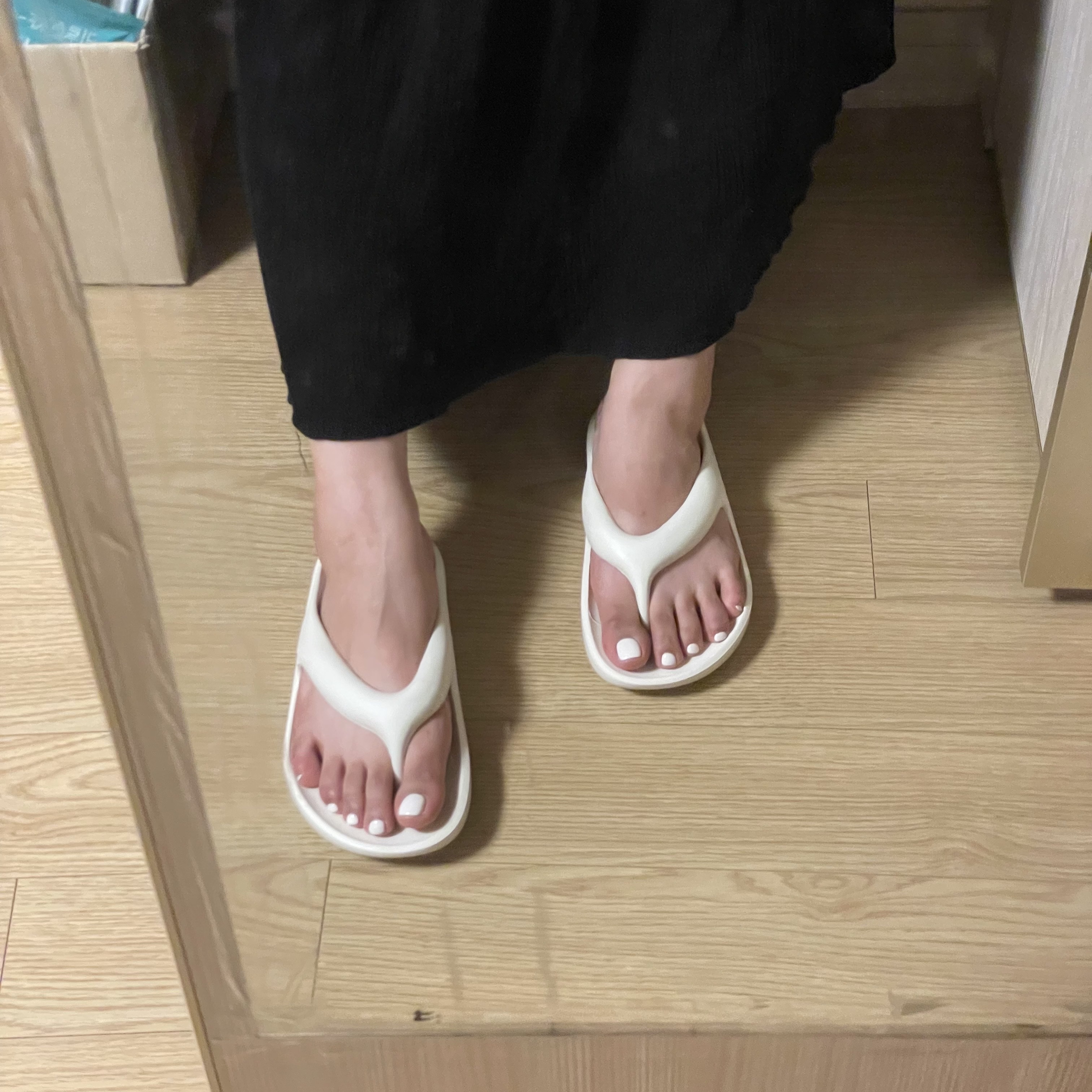 New Balance x Taw&Toe Flip Flop Ivory 착용 스타일 - 2