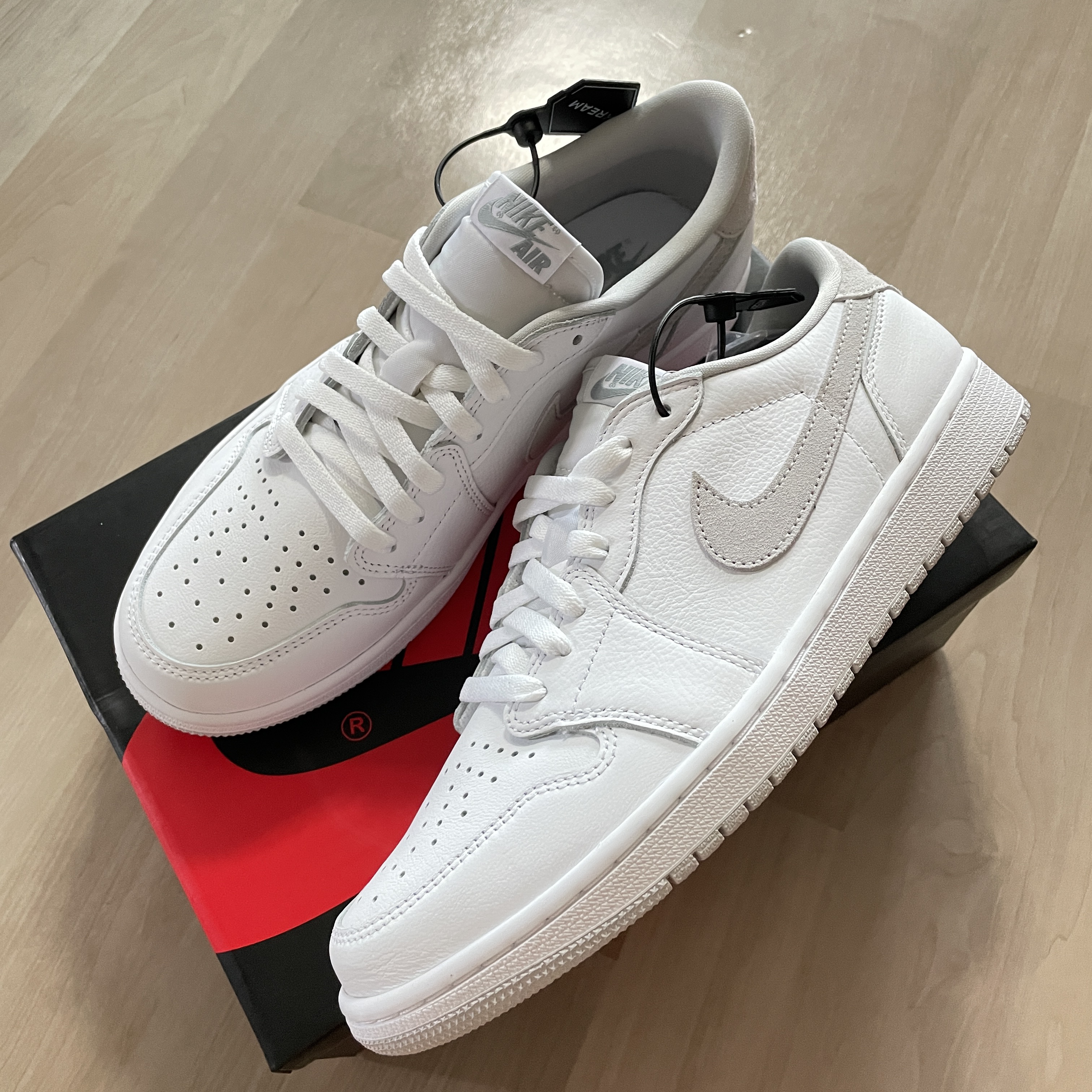 Jordan 1 Low OG Neutral Grey 착용 스타일