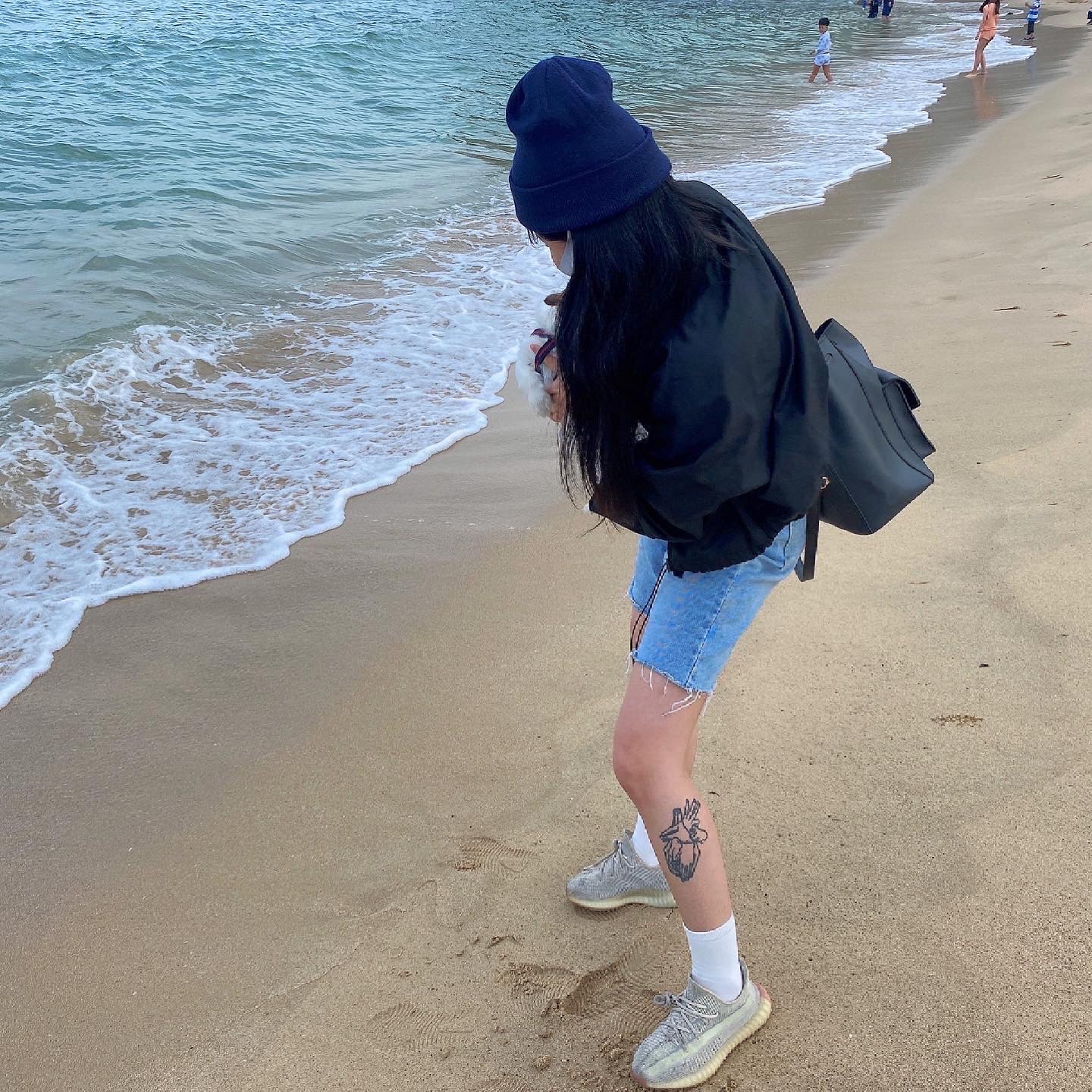 Adidas Yeezy Boost 350 V2 Citrin - Non-Reflective 착용 스타일
