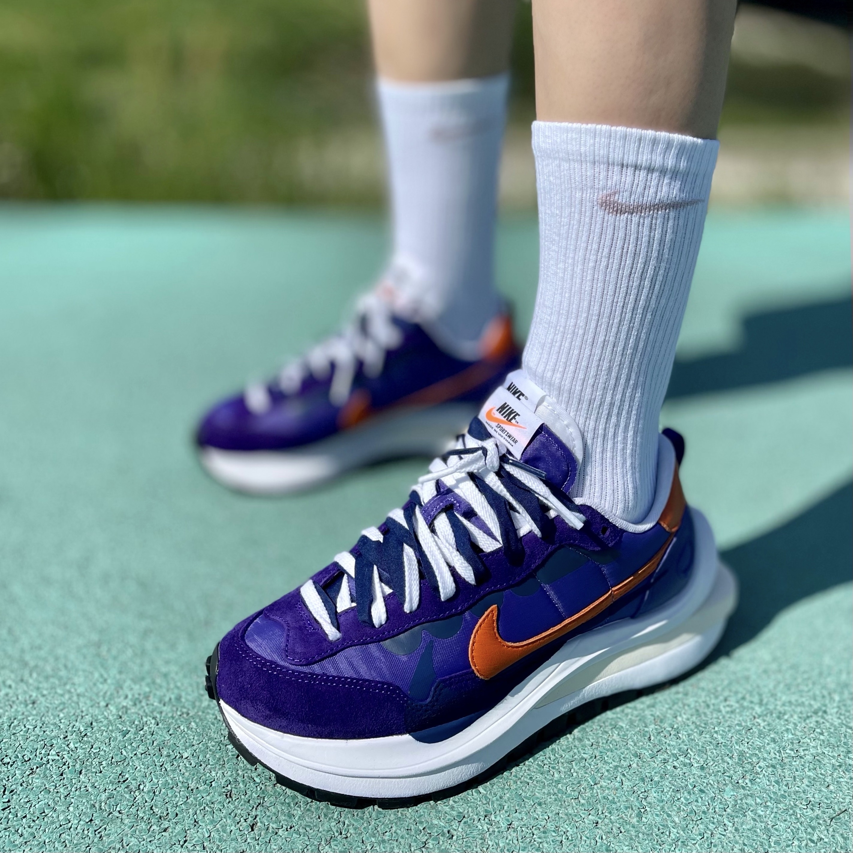 Nike x Sacai VaporWaffle Dark Iris 착용 스타일