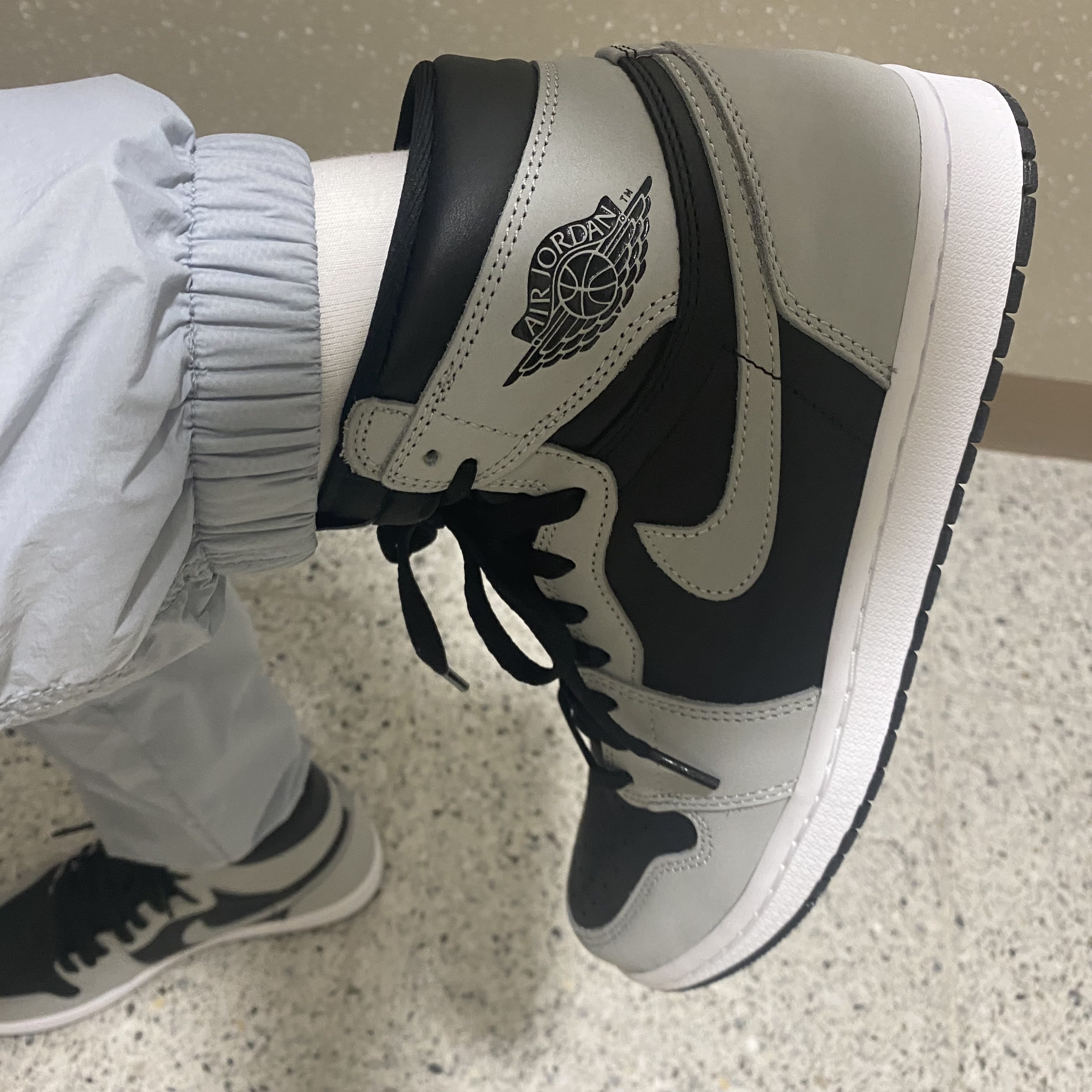 Jordan 1 Retro High OG Shadow 2.0, Stone Island 31303 Cargo Pants Black - 21SS 착용 스타일 - 1
