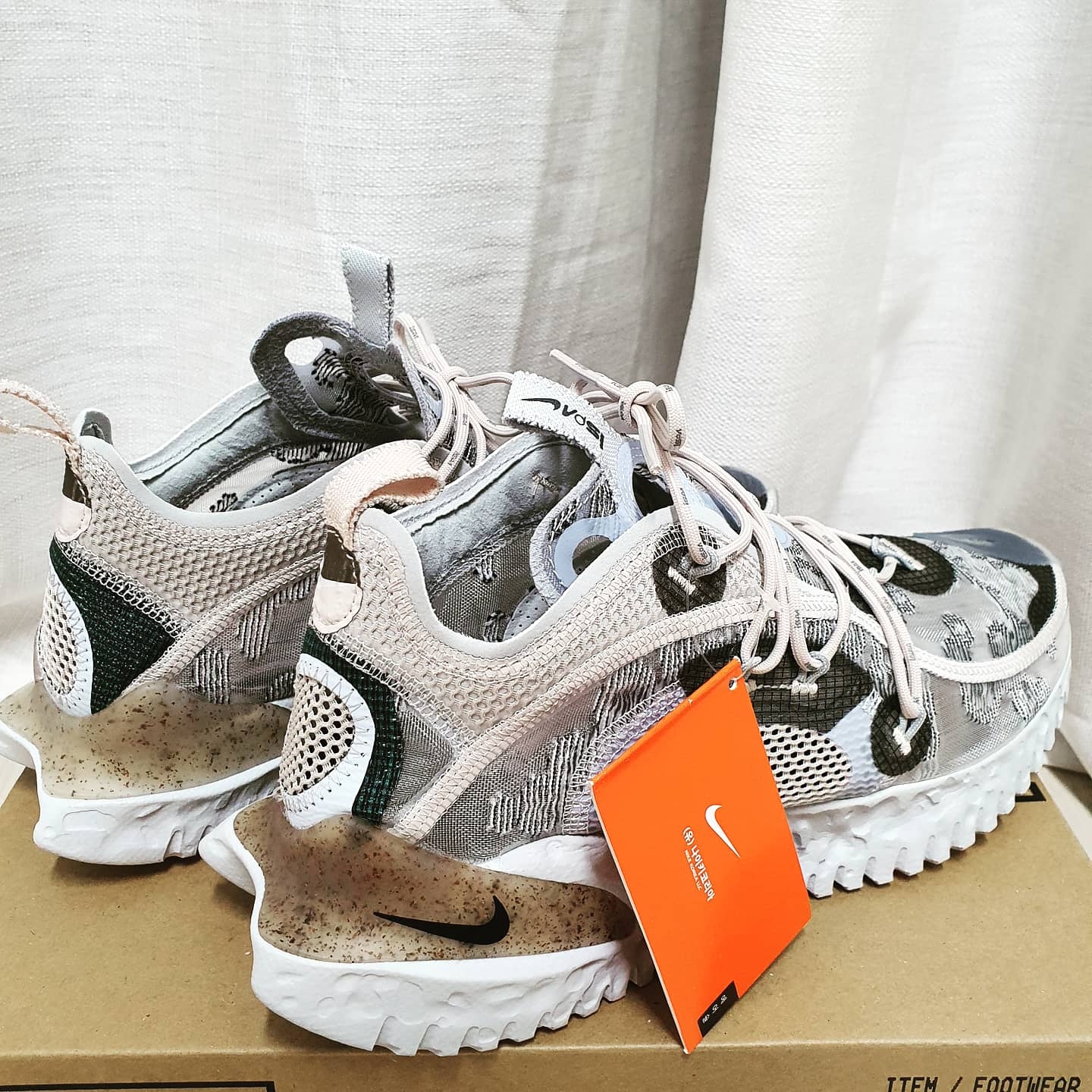 Nike Flow 2020 ISPA Pure Platinum 착용 스타일 - 2