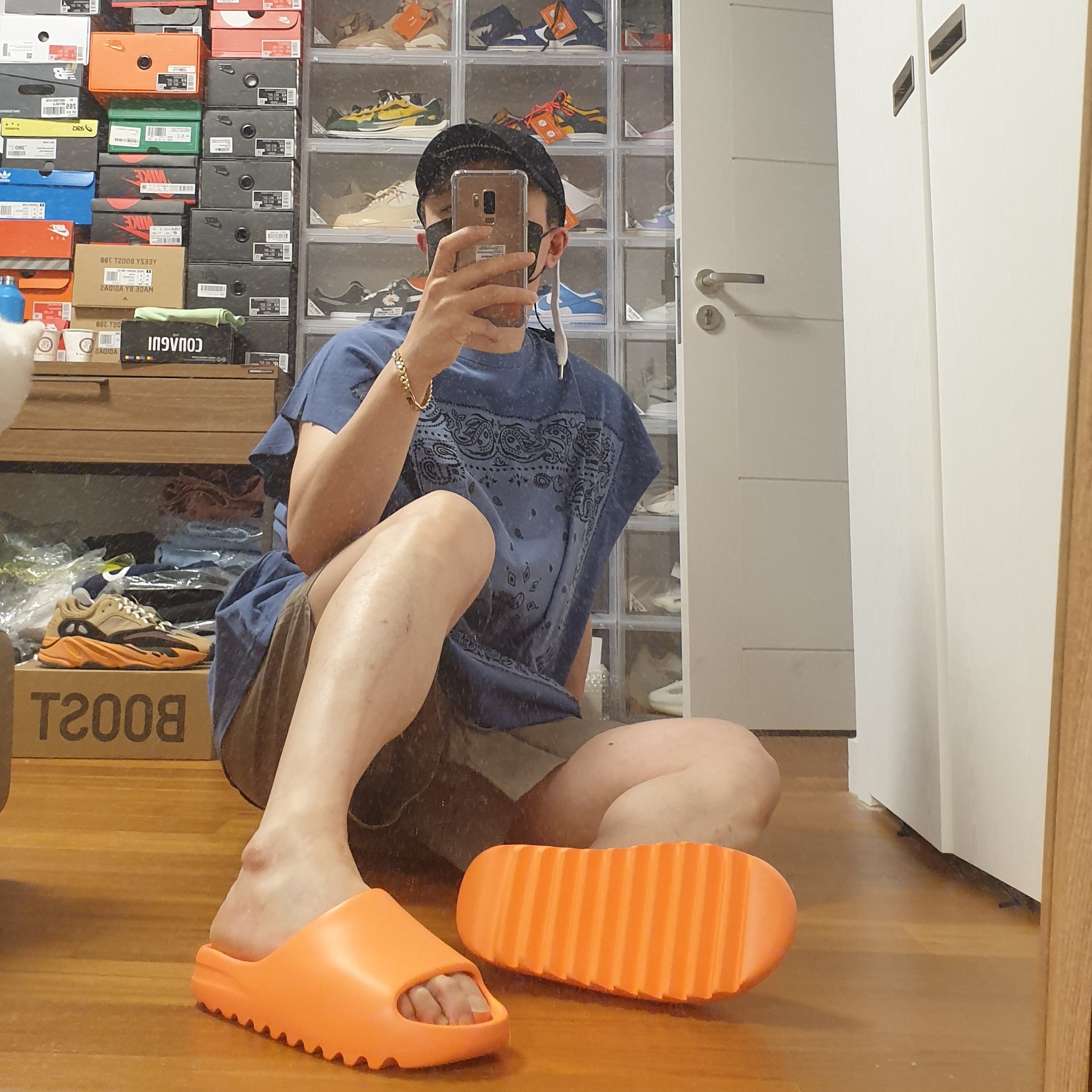 Adidas Yeezy Slide Enflame Orange 착용 스타일 - 4