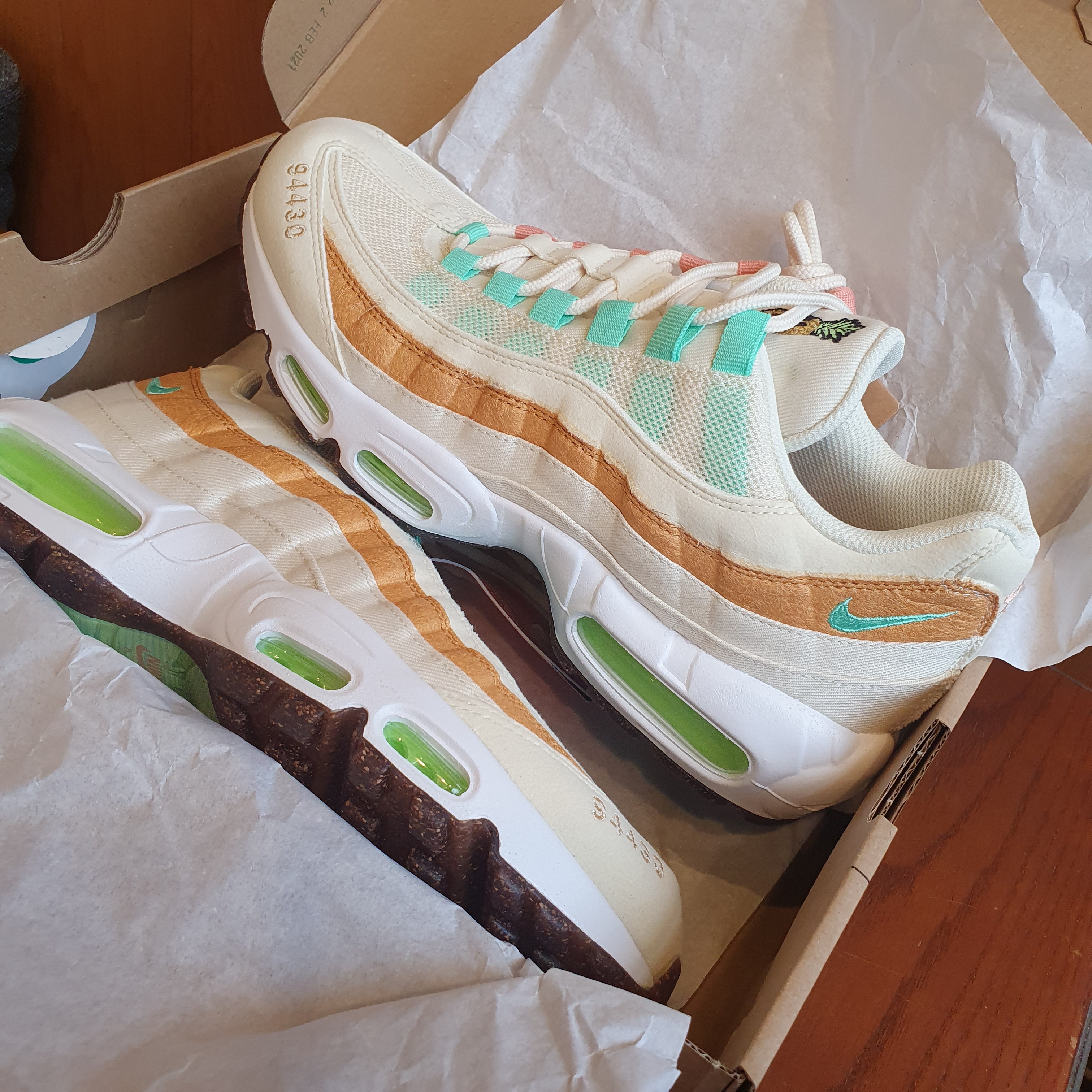 Nike Air Max 95 NRG Pineapple 착용 스타일 - 1