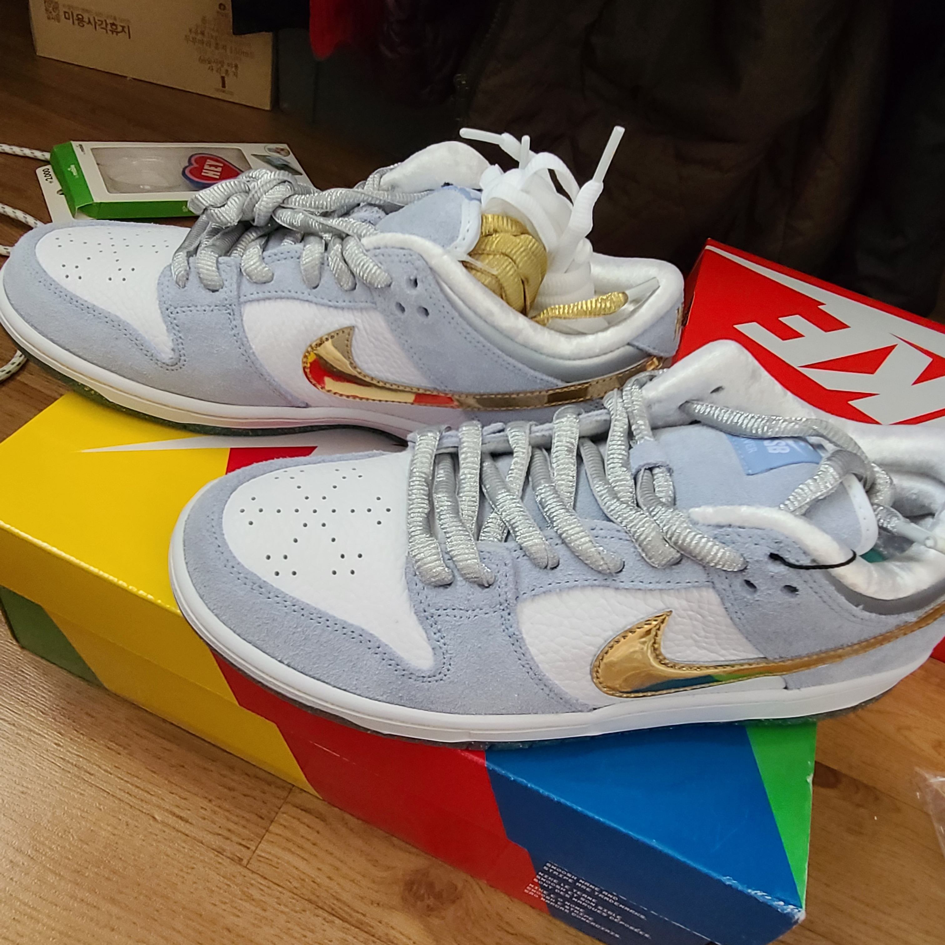 Nike x Sean Cliver SB Dunk Low Holiday Special 착용 스타일 - 1