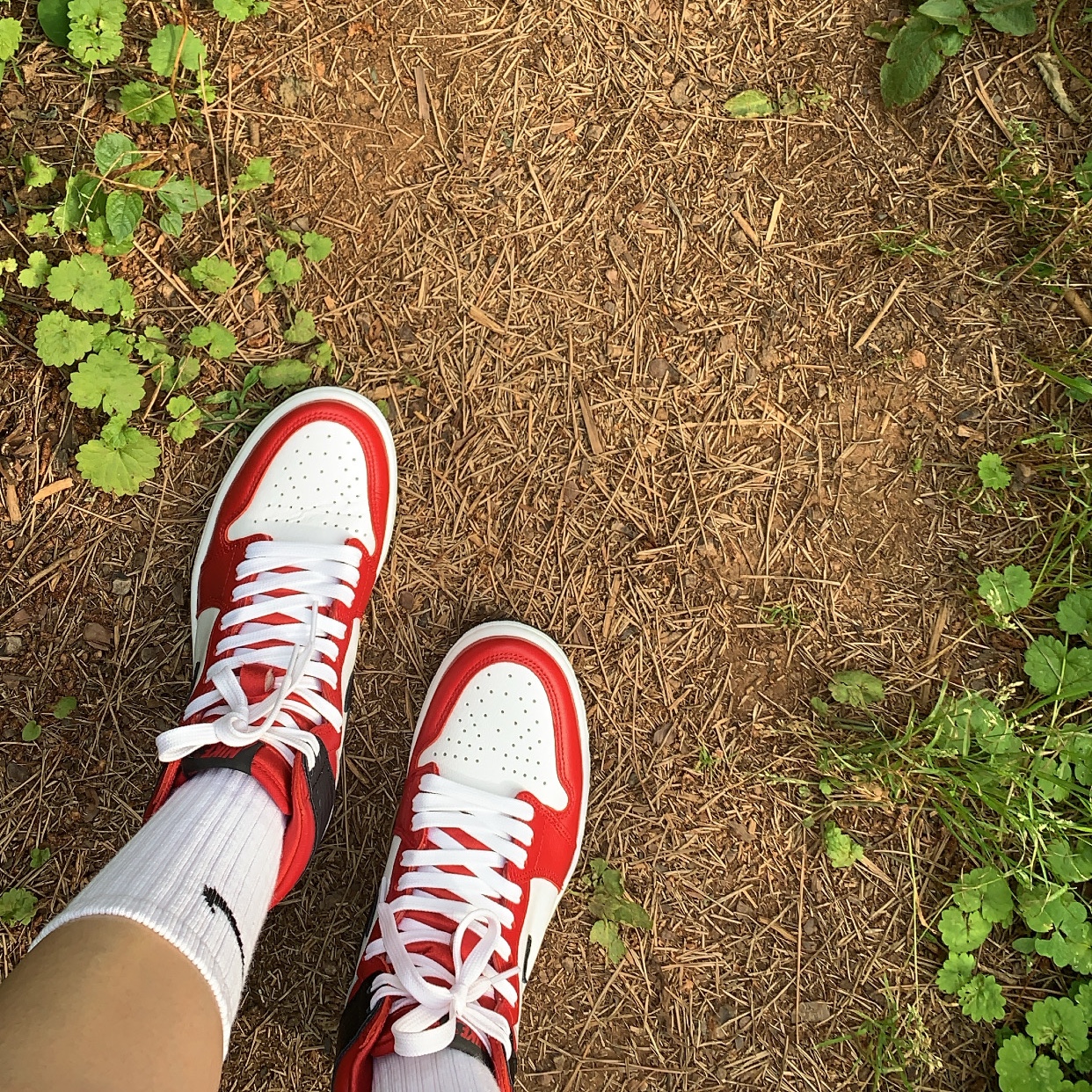 (W) Jordan 1 Retro High Satin Red 착용 스타일