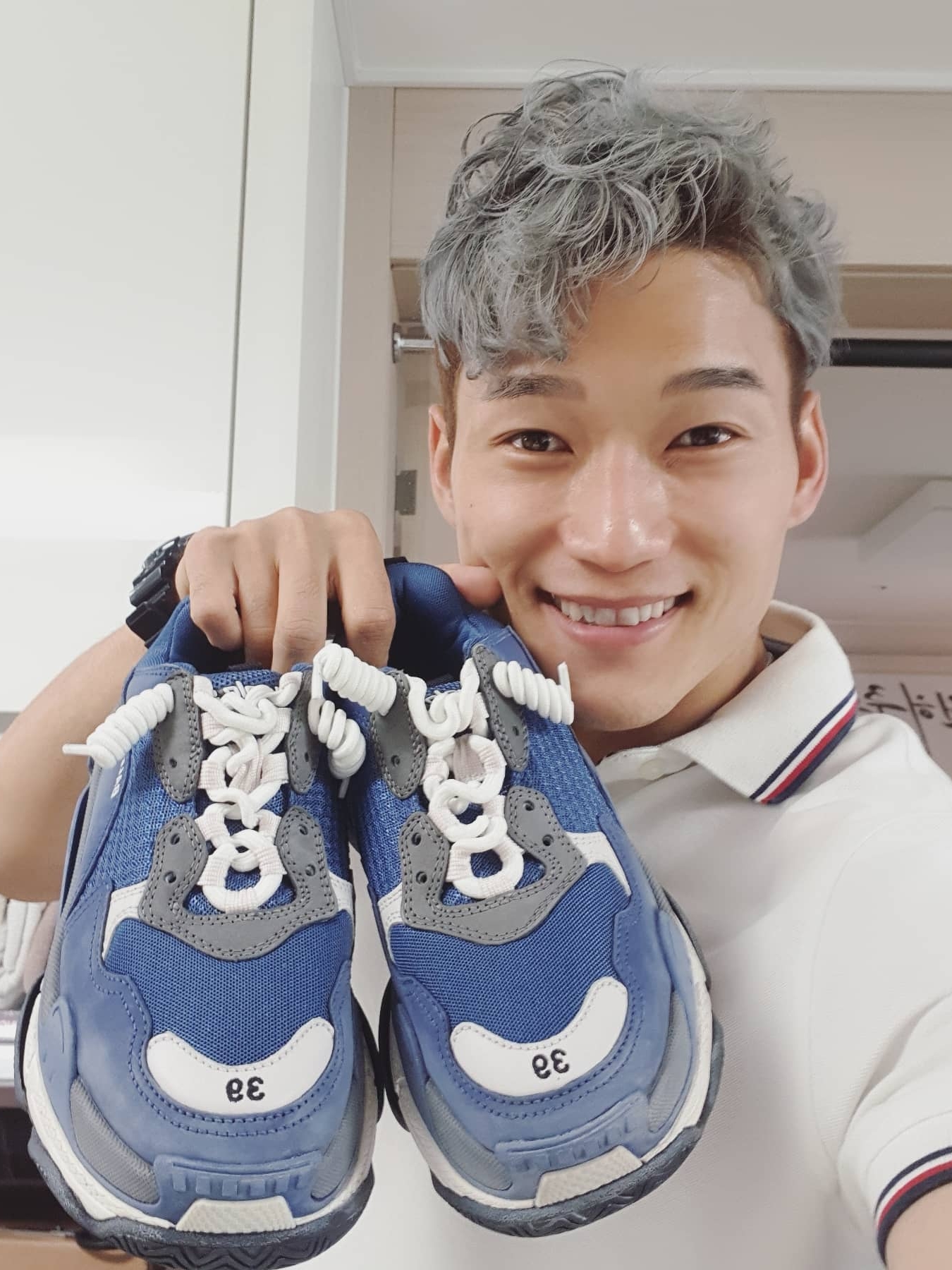 Balenciaga Triple S Grey 2018 착용 스타일 - 1