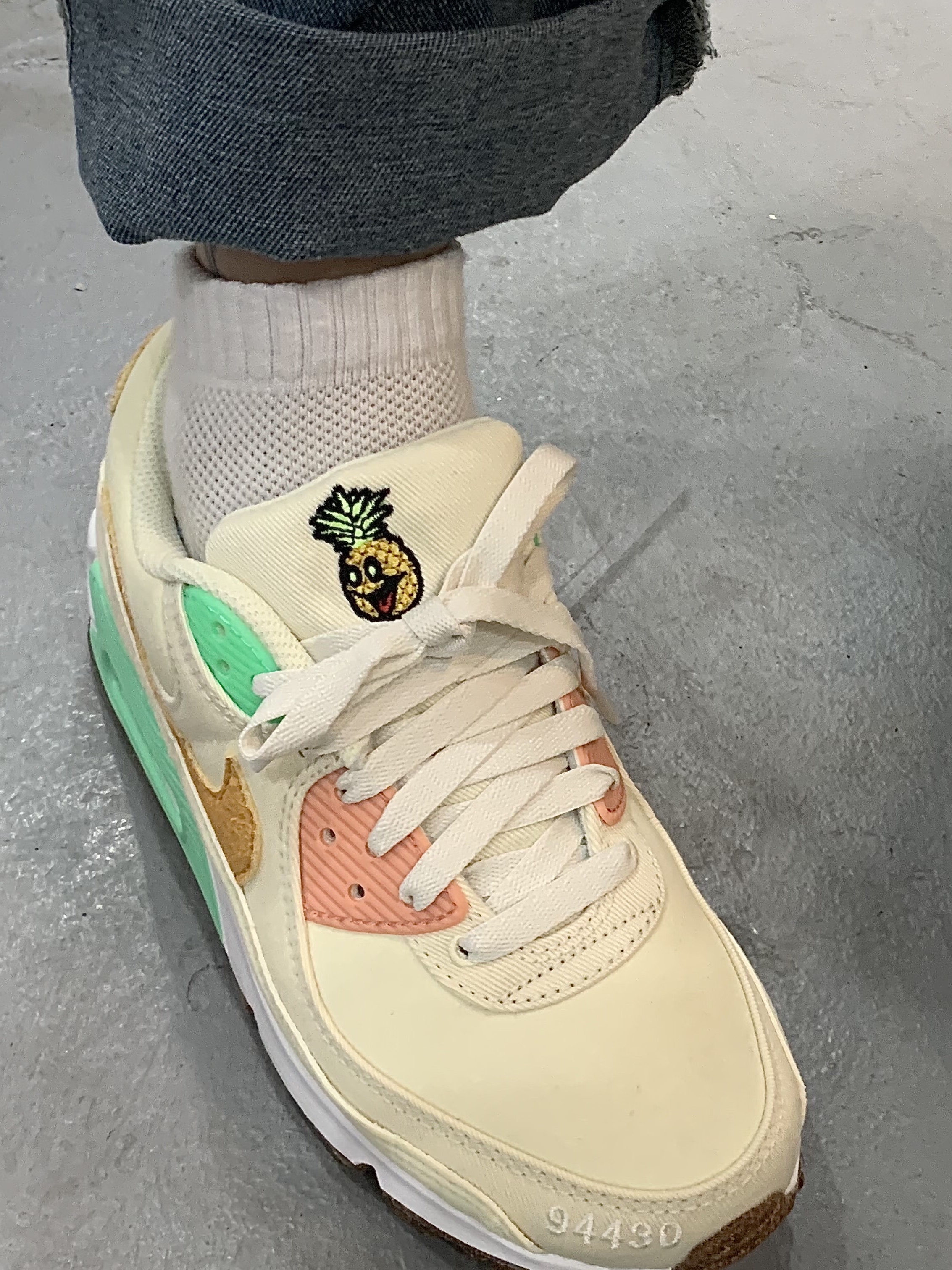 (W) Nike Air Max 90 LX Pineapple 착용 스타일 - 4