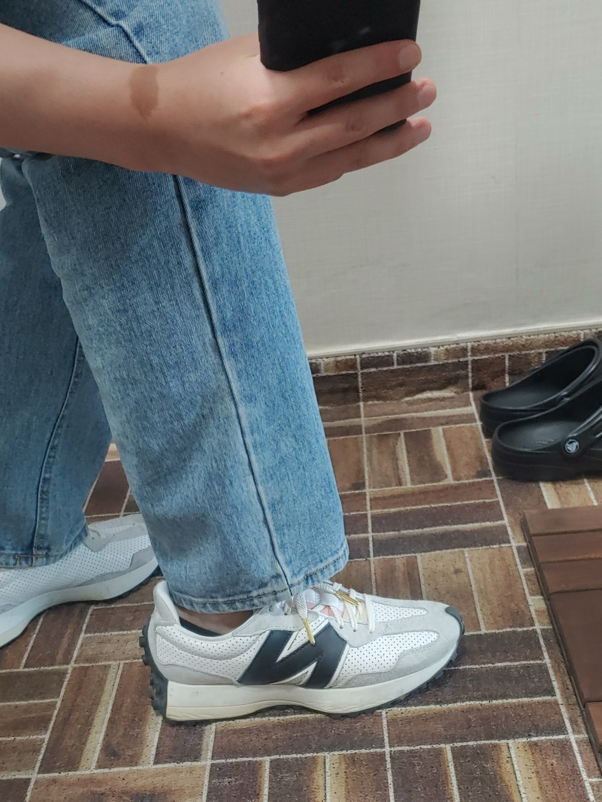 New Balance x Casablanca 327 Idealist Black Grey Pink 착용 스타일