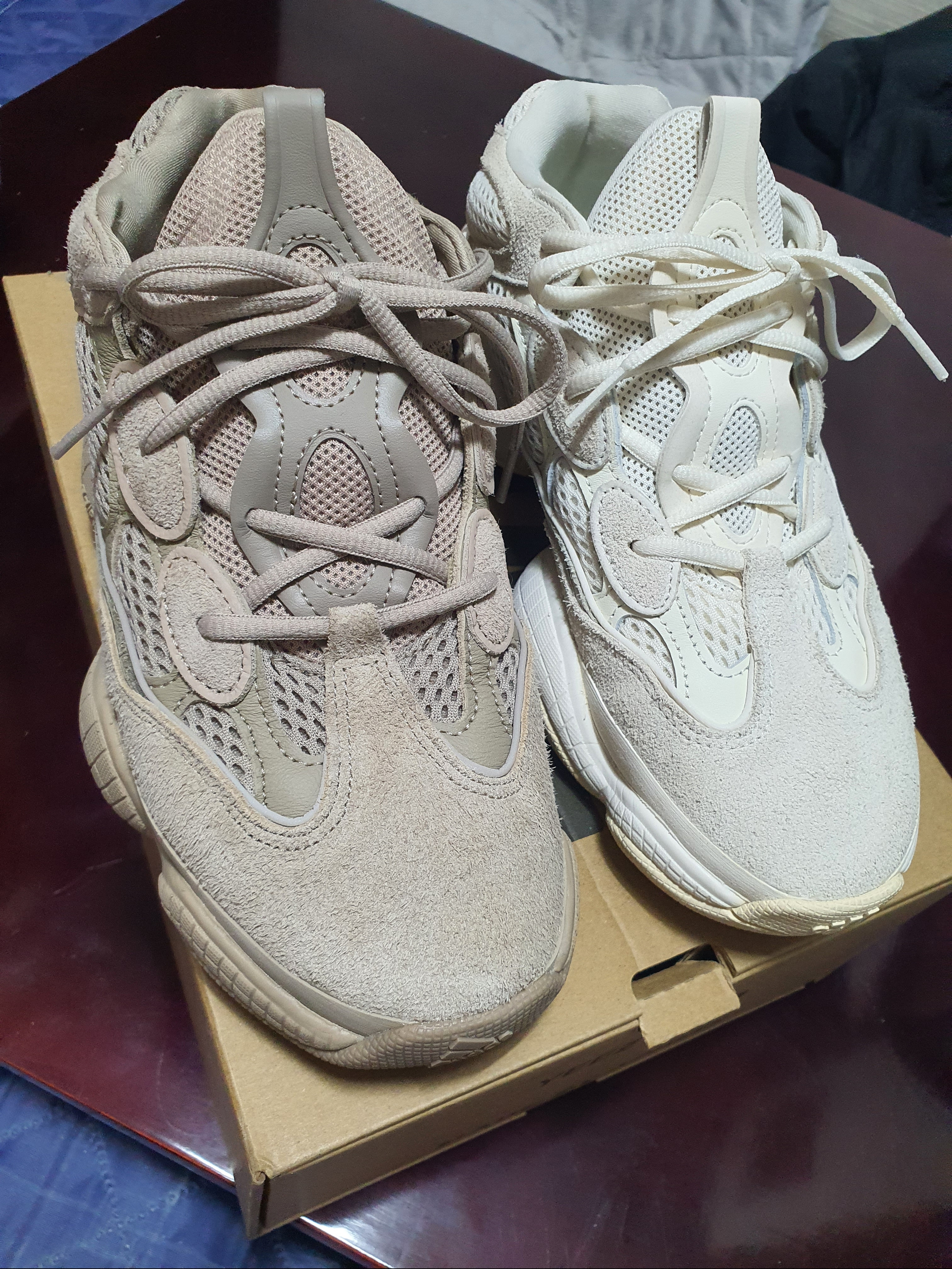 Adidas Yeezy 500 Taupe Light, Adidas Yeezy 500 Bone White 착용 스타일 - 1