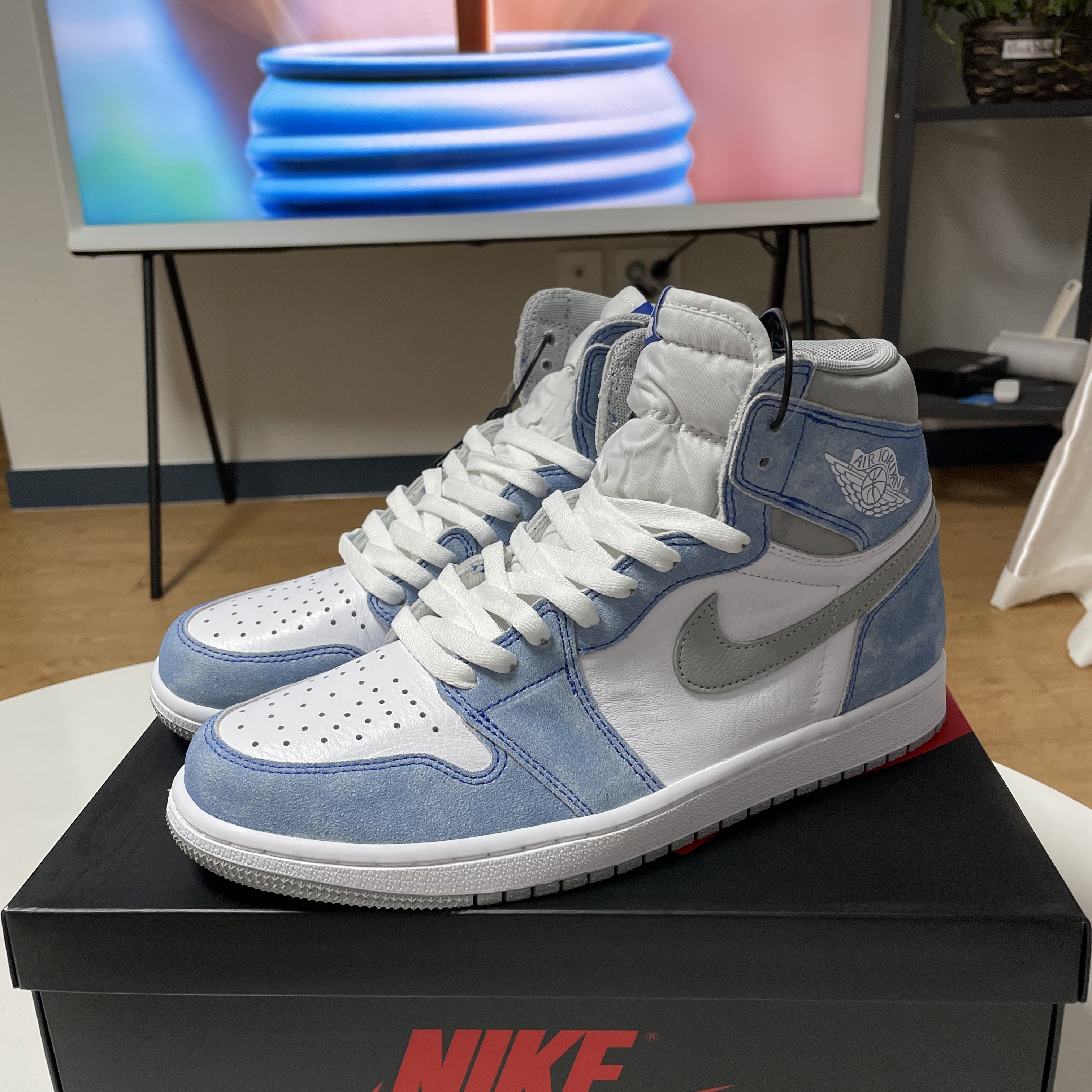 Jordan 1 Retro High OG Hyper Royal 착용 스타일