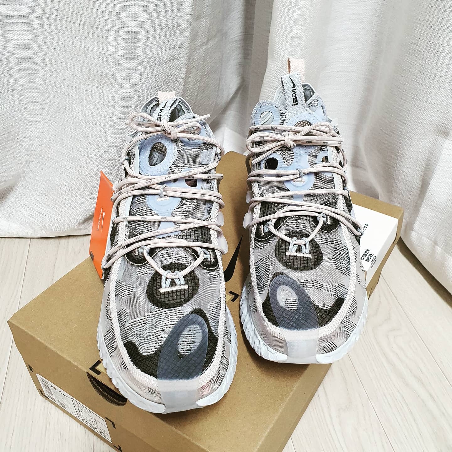 Nike Flow 2020 ISPA Pure Platinum 착용 스타일 - 3