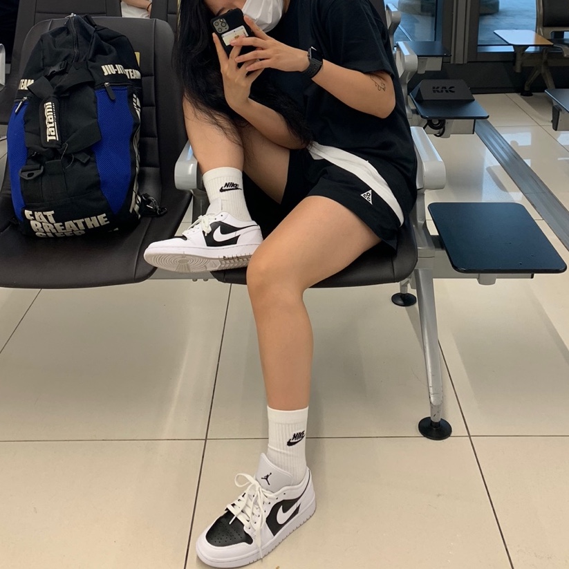 (W) Jordan 1 Low Panda, Nike ACG LBR T-Shirt Black - Asia 착용 스타일