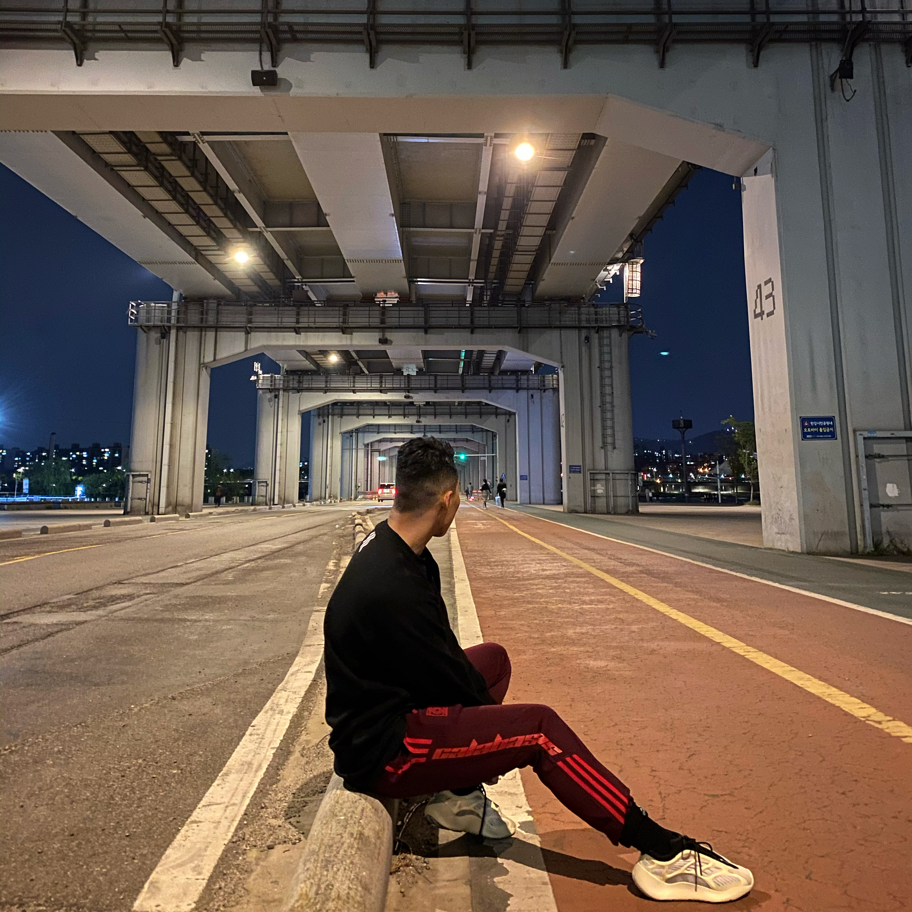 Adidas Yeezy 700 V3 Azael 2019 착용 스타일