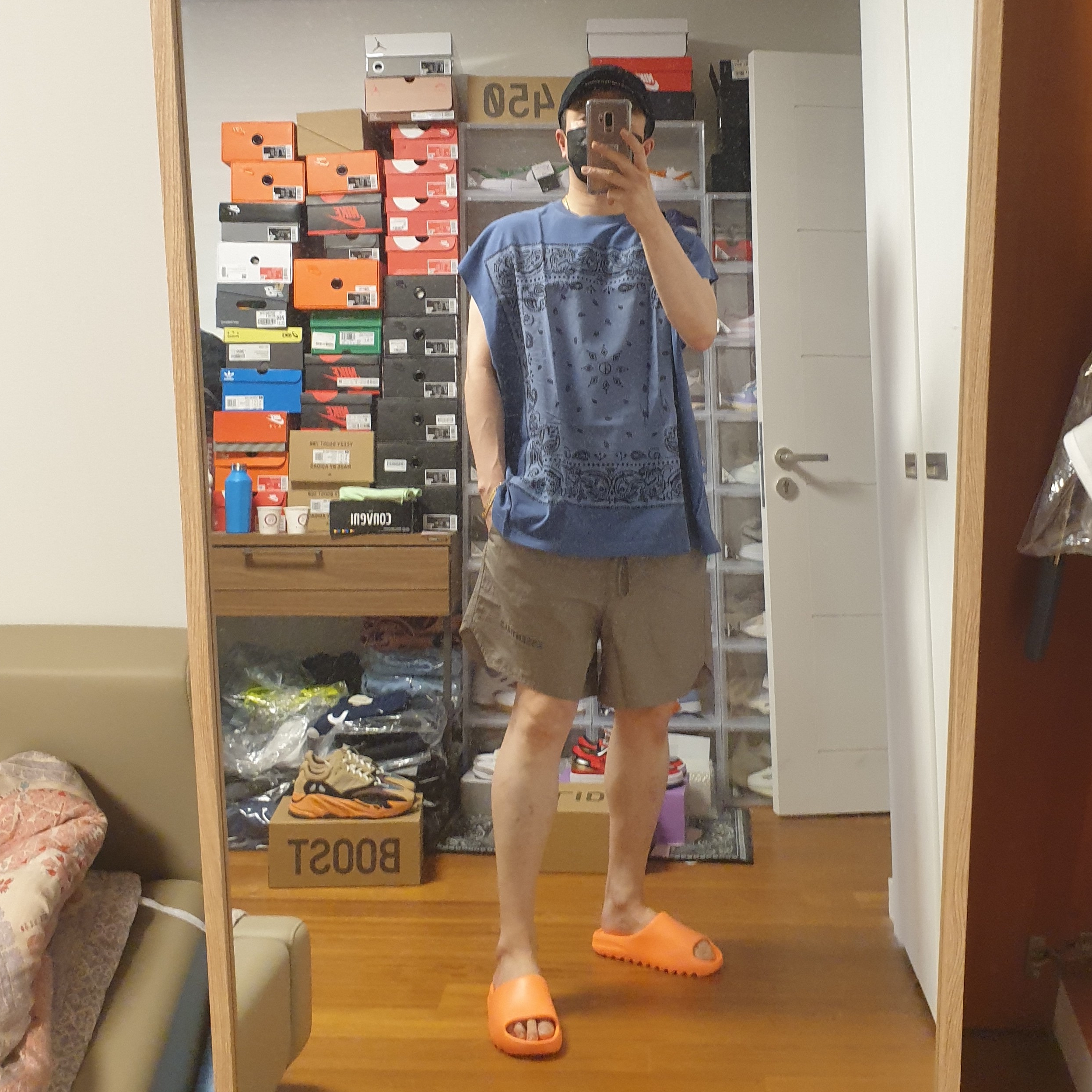 Adidas Yeezy Slide Enflame Orange 착용 스타일 - 1