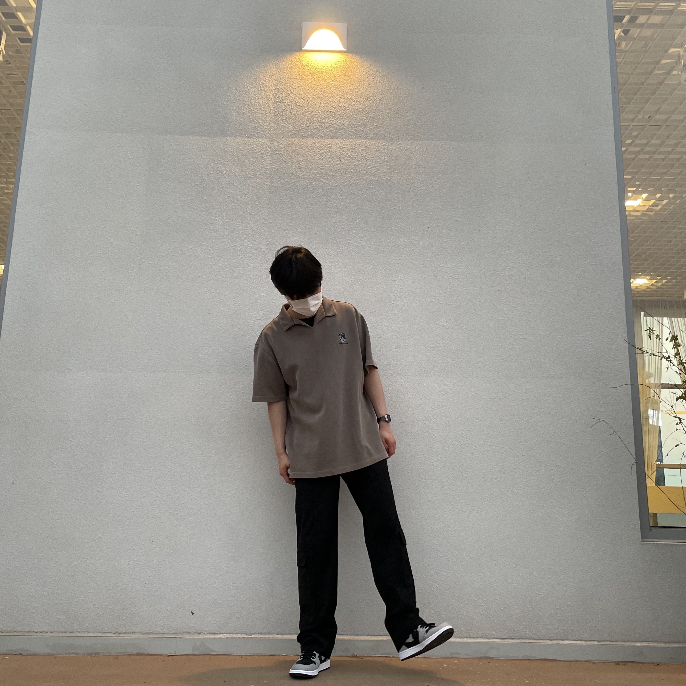 Jordan 1 Retro High OG Shadow 2.0, Maison Kitsune x Ader Error Triple Fox Head PK-Shirt Beige 착용 스타일 - 2