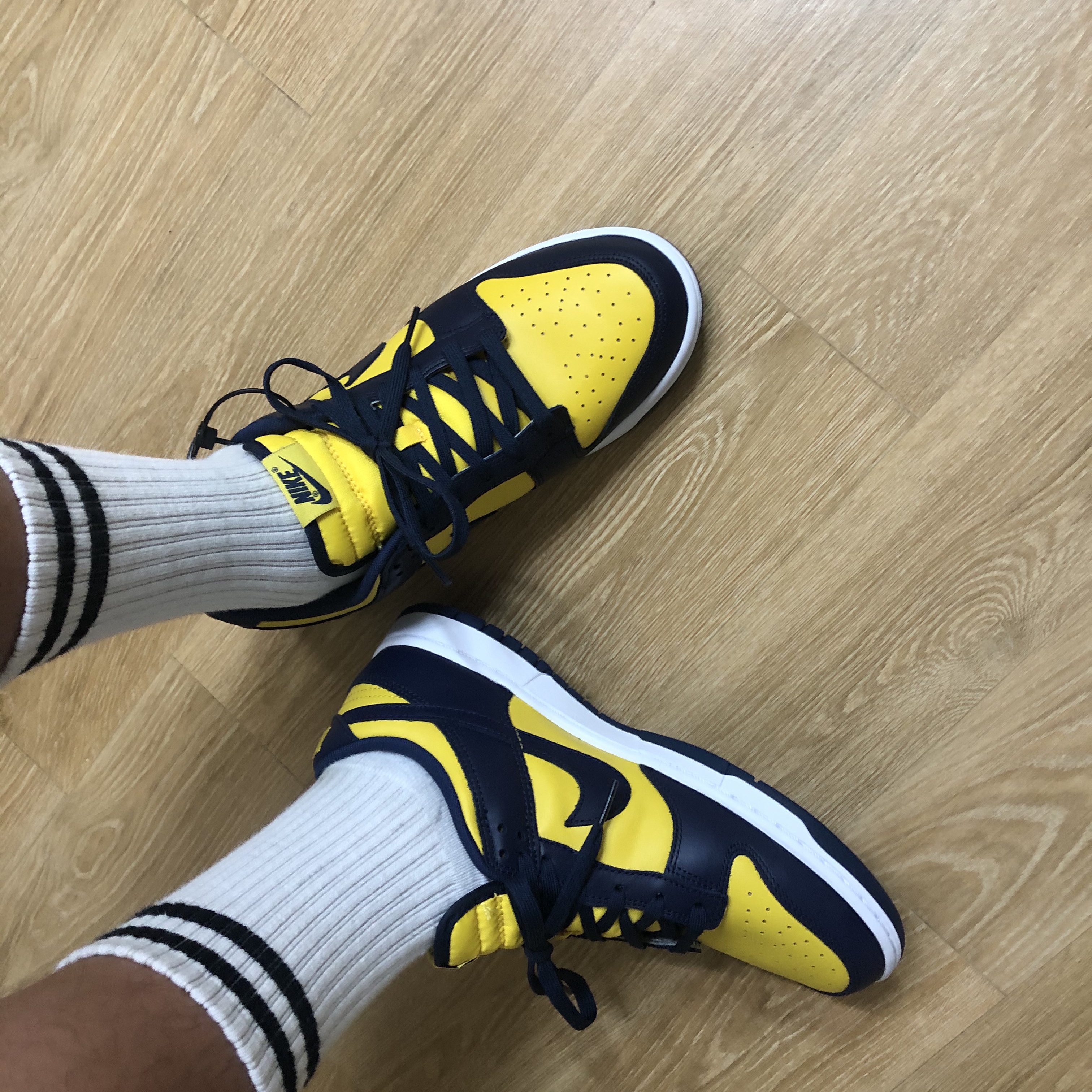 Nike Dunk Low Retro Varsity Maize 착용 스타일 - 2