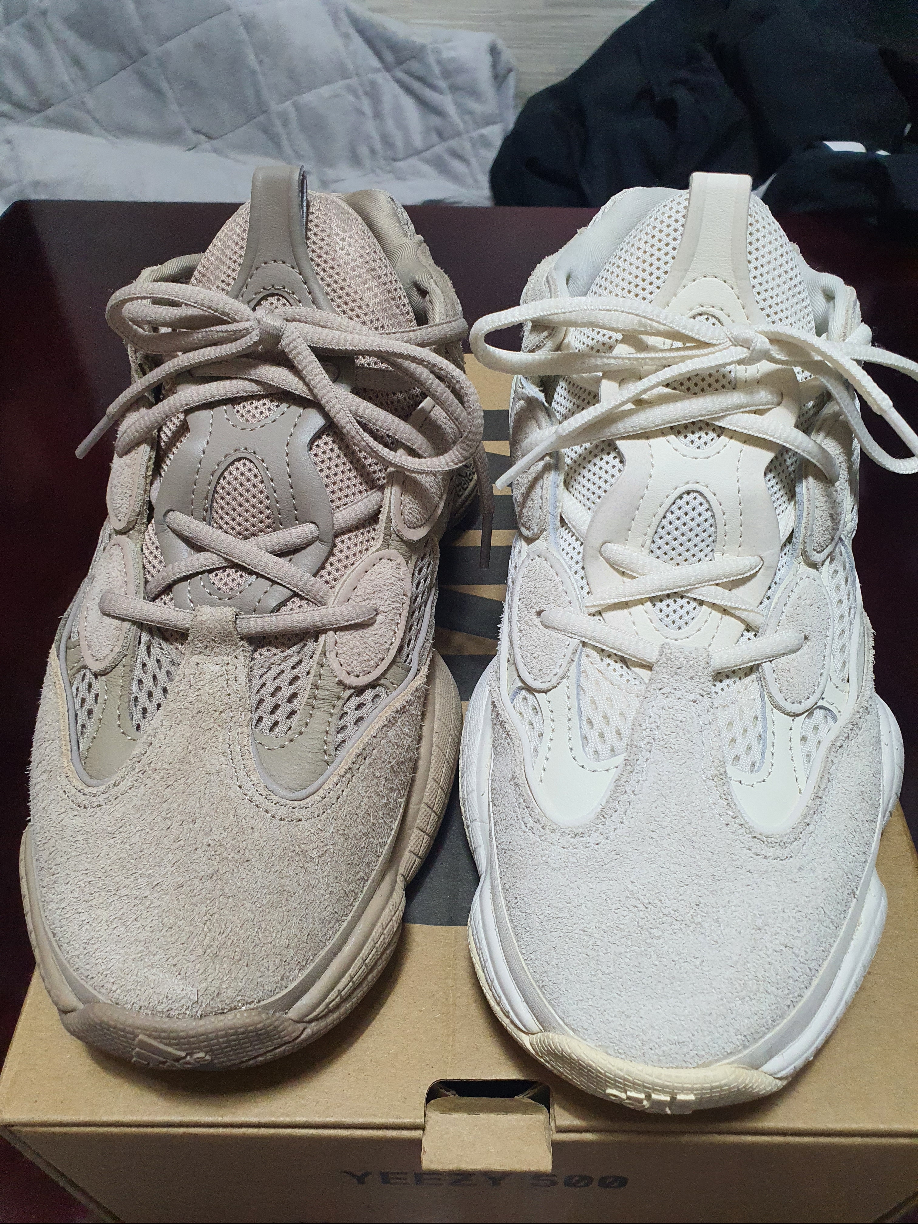Adidas Yeezy 500 Taupe Light, Adidas Yeezy 500 Bone White 착용 스타일 - 2