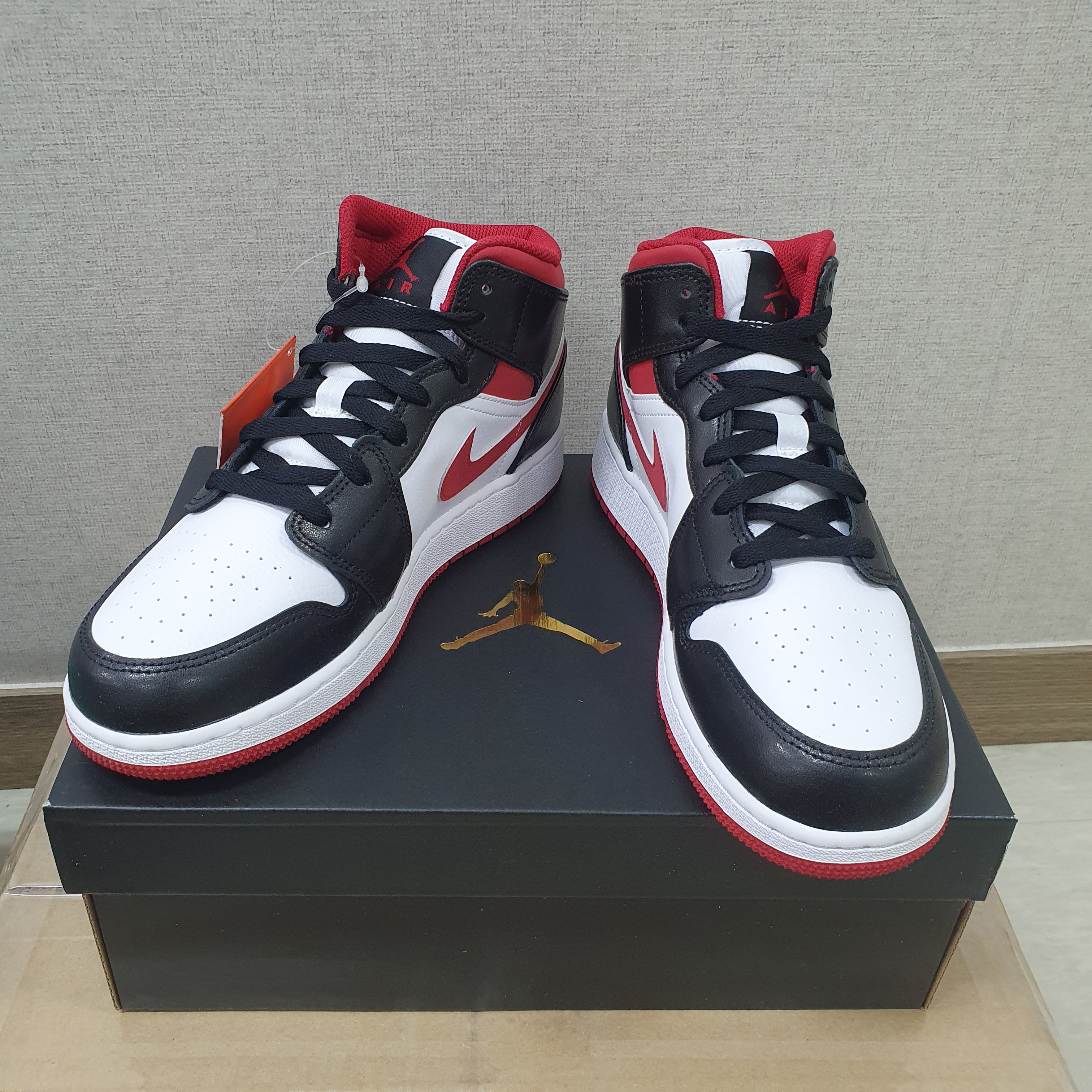(GS) Jordan 1 Mid Gym Red Black White 착용 스타일 - 1