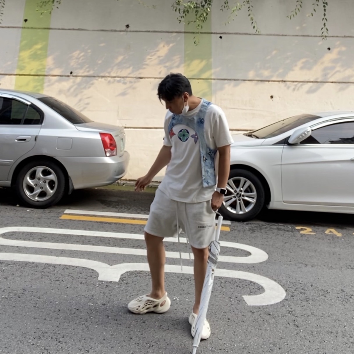 Essentials Sweatshorts Oatmeal - 21SS, Adidas Yeezy Foam RNNR Sand 착용 스타일