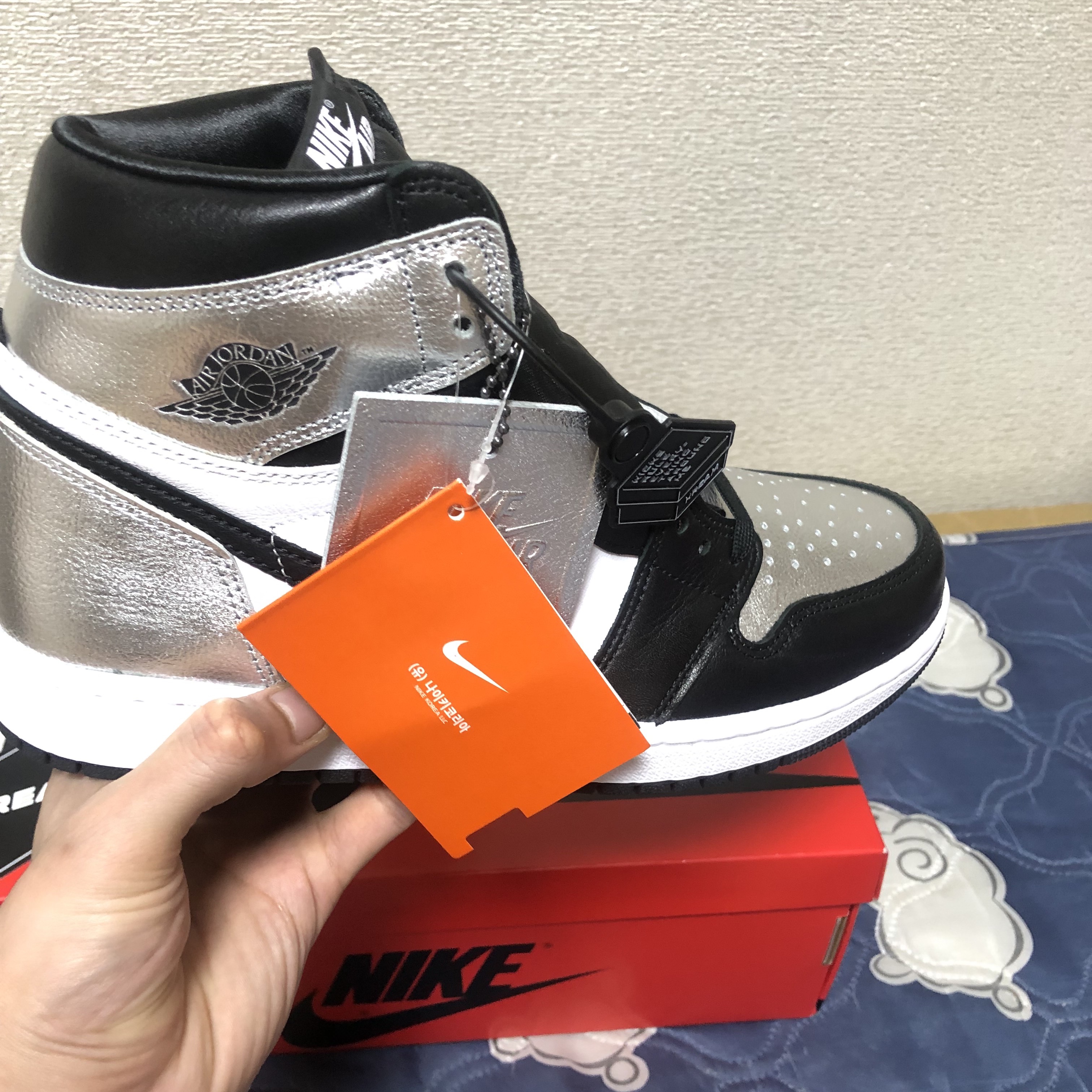 (W) Jordan 1 Retro High OG Silver Toe ์ฐฉ์ฉ ์คํ์ผ - 2