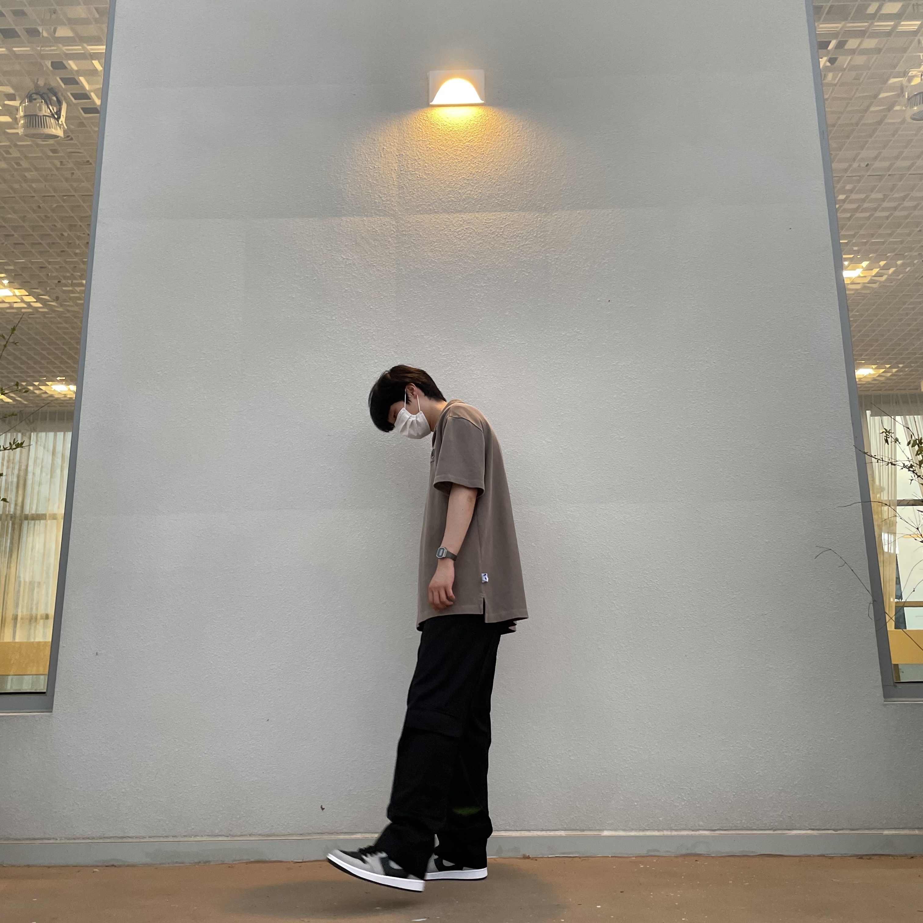 Jordan 1 Retro High OG Shadow 2.0, Maison Kitsune x Ader Error Triple Fox Head PK-Shirt Beige 착용 스타일 - 1