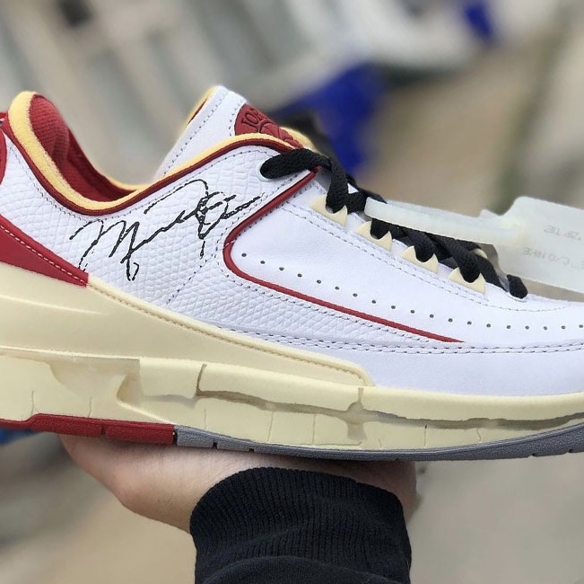 Jordan 2 x Off-White Retro Low SP White and Varsity Red, Jordan 2 x Off-White Retro Low SP Black and Varsity Royal 착용 스타일 - 3
