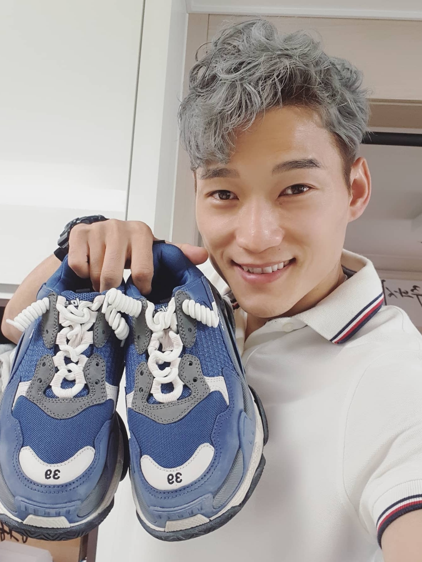 Balenciaga Triple S Grey 2018 착용 스타일 - 2