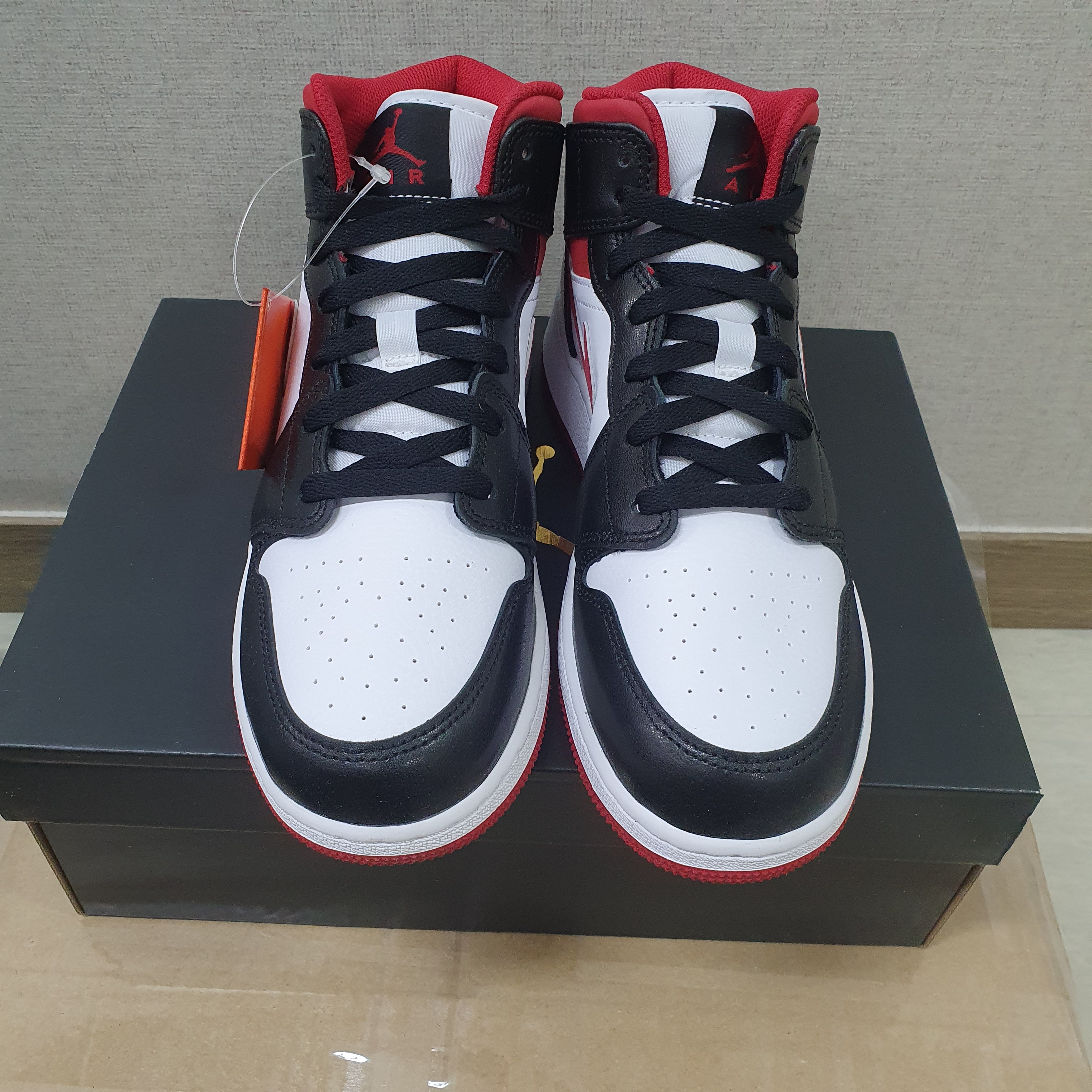 (GS) Jordan 1 Mid Gym Red Black White 착용 스타일 - 3