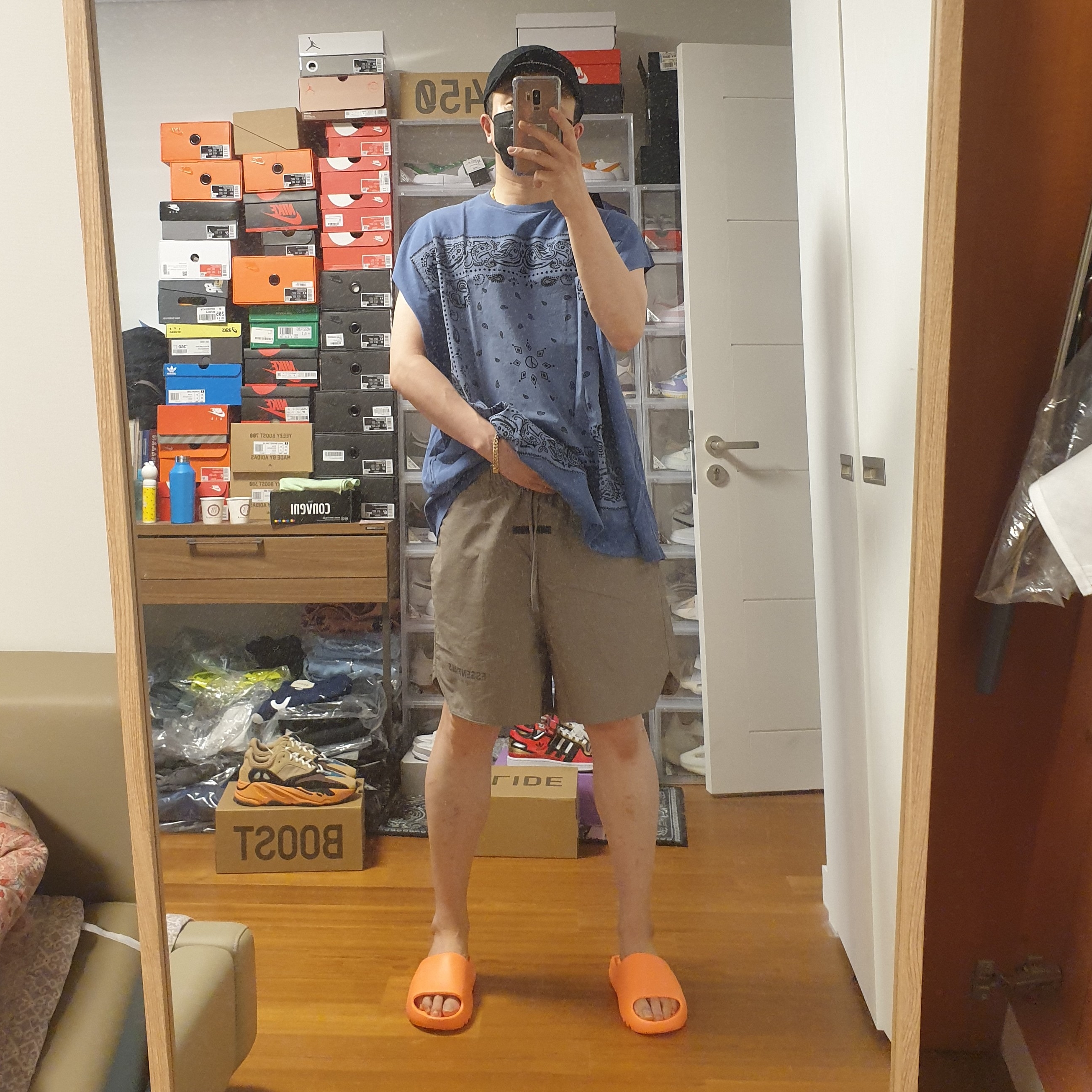 Adidas Yeezy Slide Enflame Orange 착용 스타일 - 2