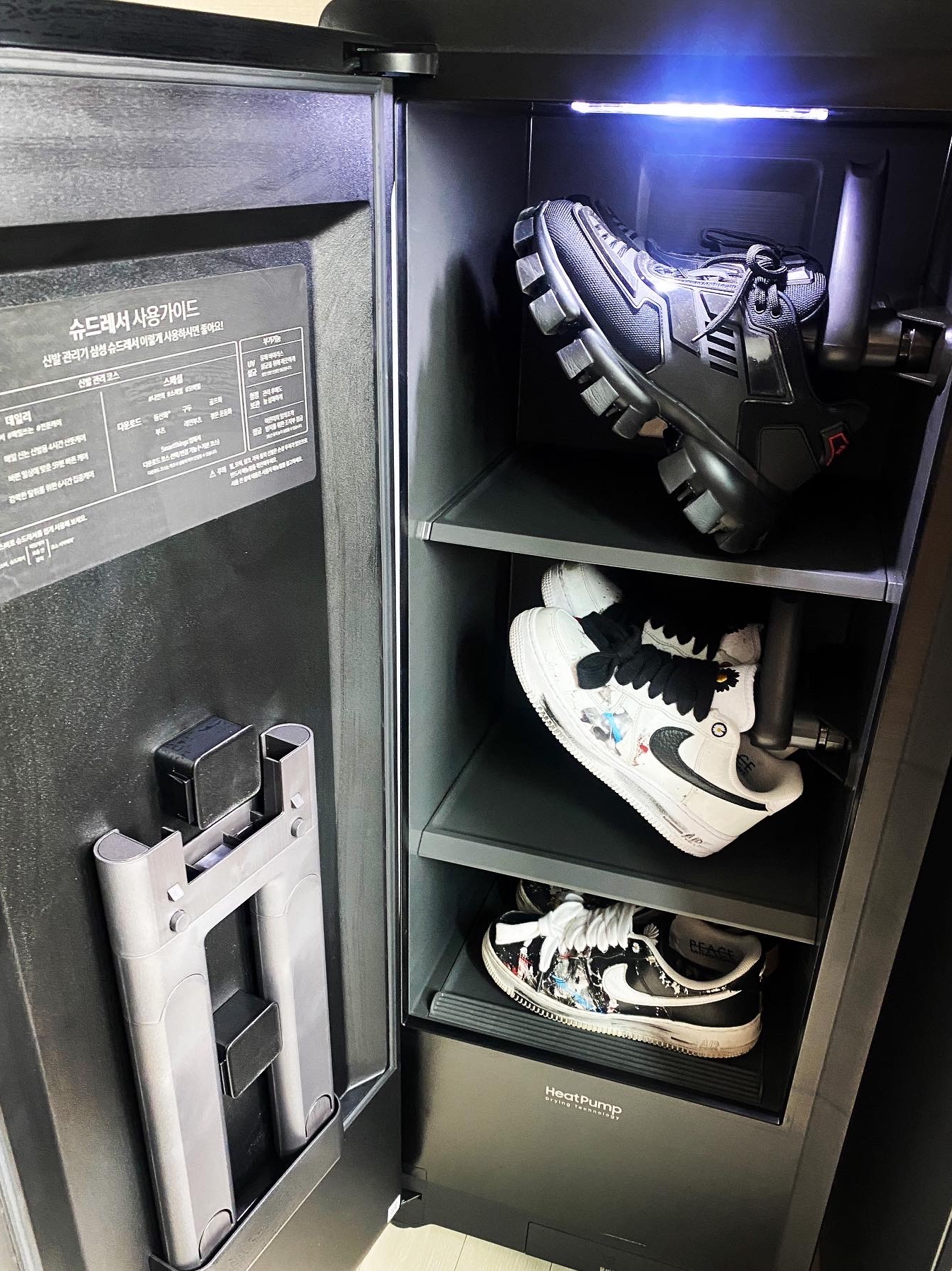 Prada Cloudbust Thunder Technical Fabric Sneakers Black, Nike x Peaceminusone Air Force 1 Low Para-Noise 2.0 착용 스타일