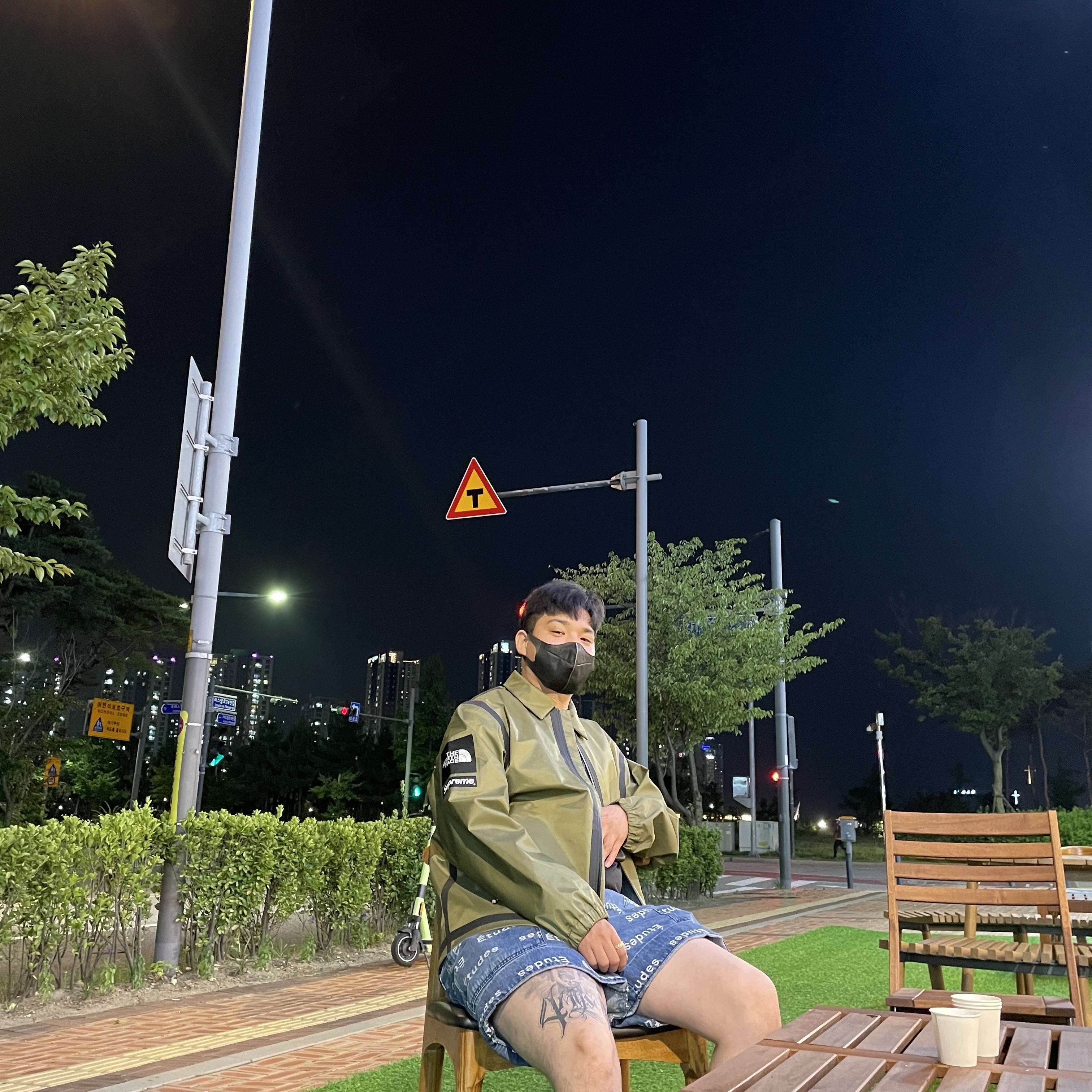 Supreme x The North Face Summit Series Outer Tape Seam Coaches Jacket Olive - 21SS 착용 스타일