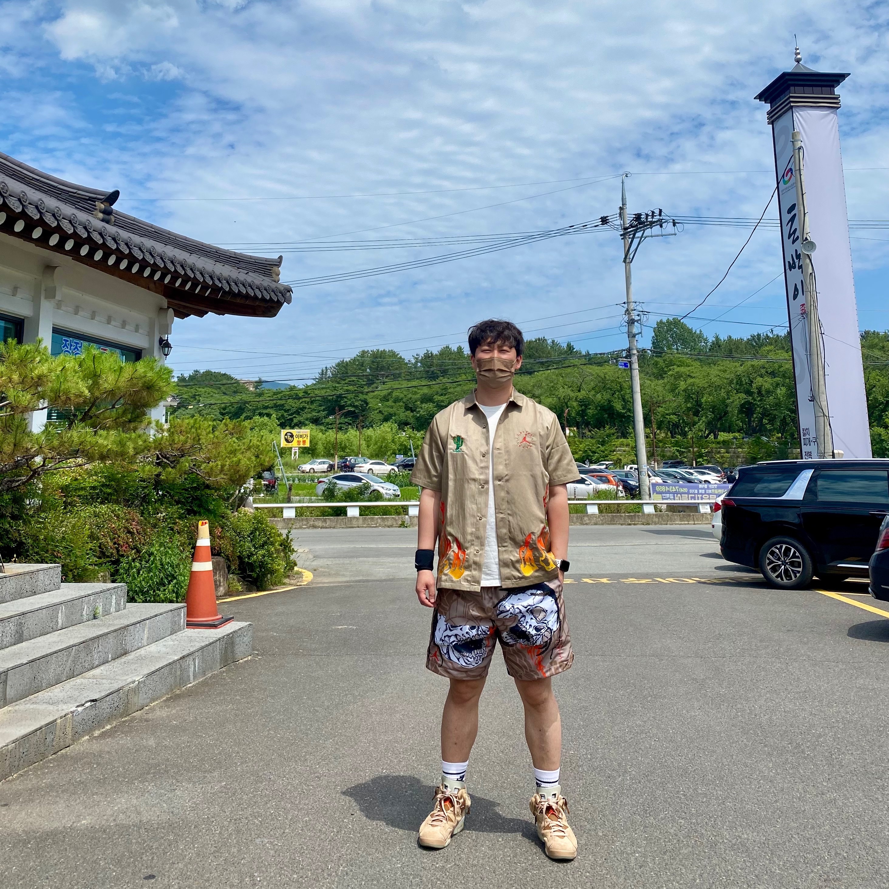 Jordan x Travis Scott Button Down Top - Asia, Jordan x Travis Scott Pool Shorts - Asia 착용 스타일 - 1