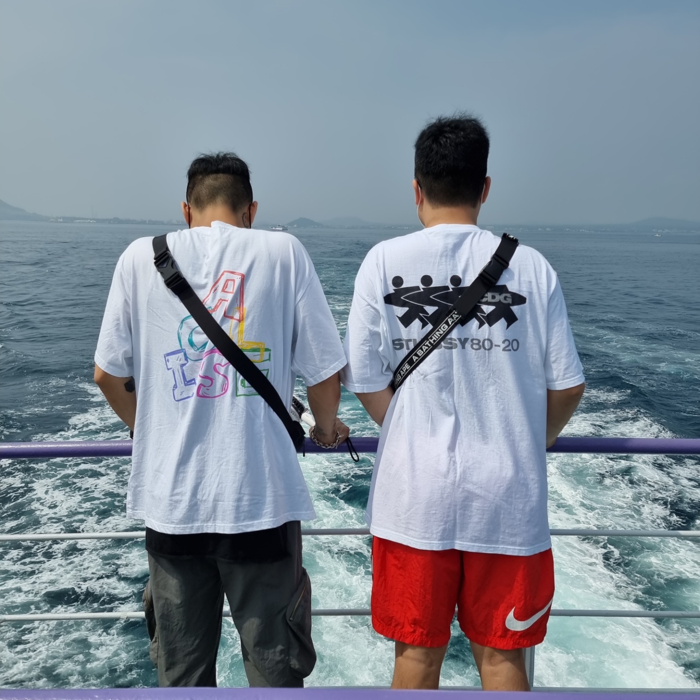 Nike x Sacai VaporWaffle Royal Fuchsia, Nike x Stussy Water Shorts Habanero Red 착용 스타일