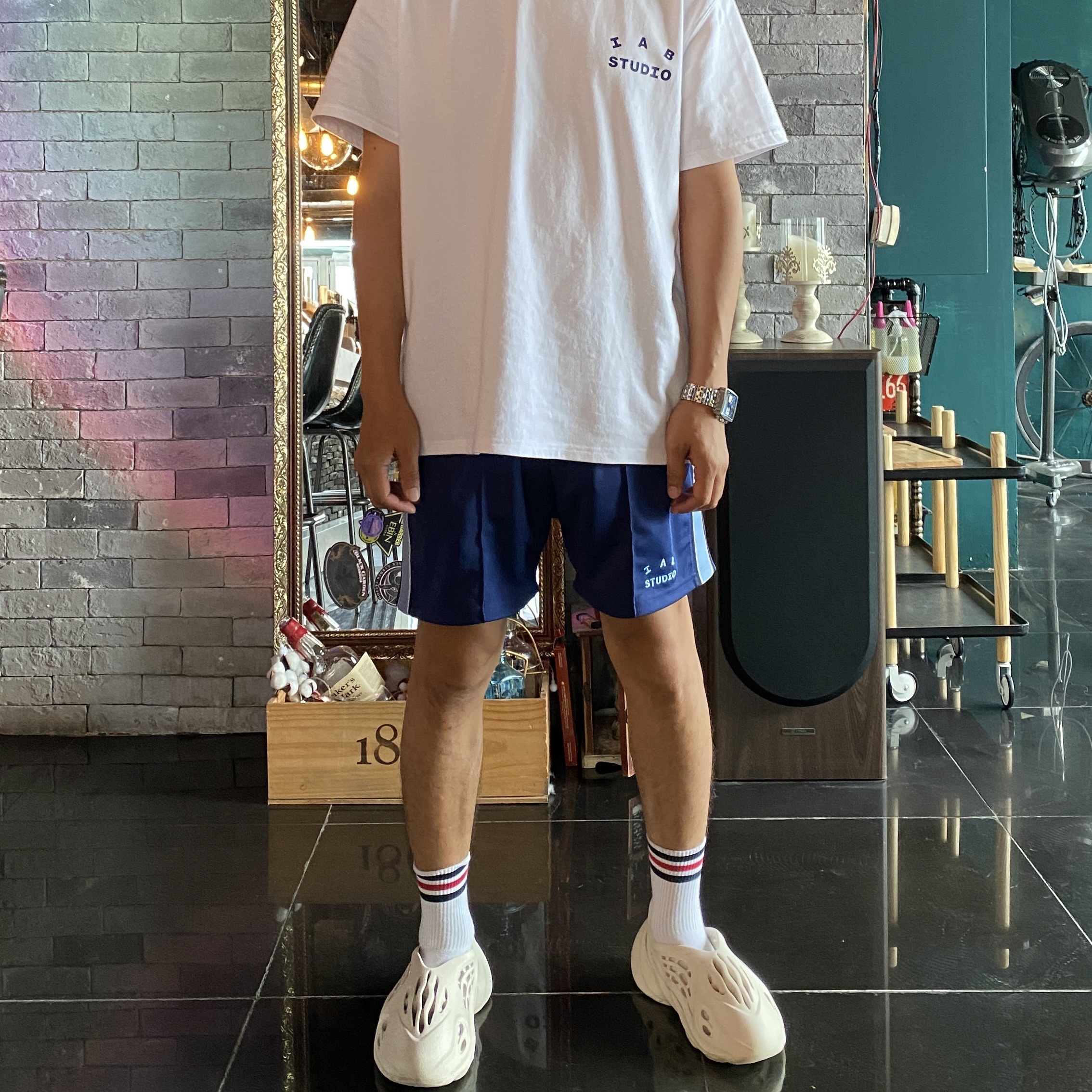 IAB Studio T-Shirt White, IAB Studio Track Shorts Navy - 21SS 착용 스타일
