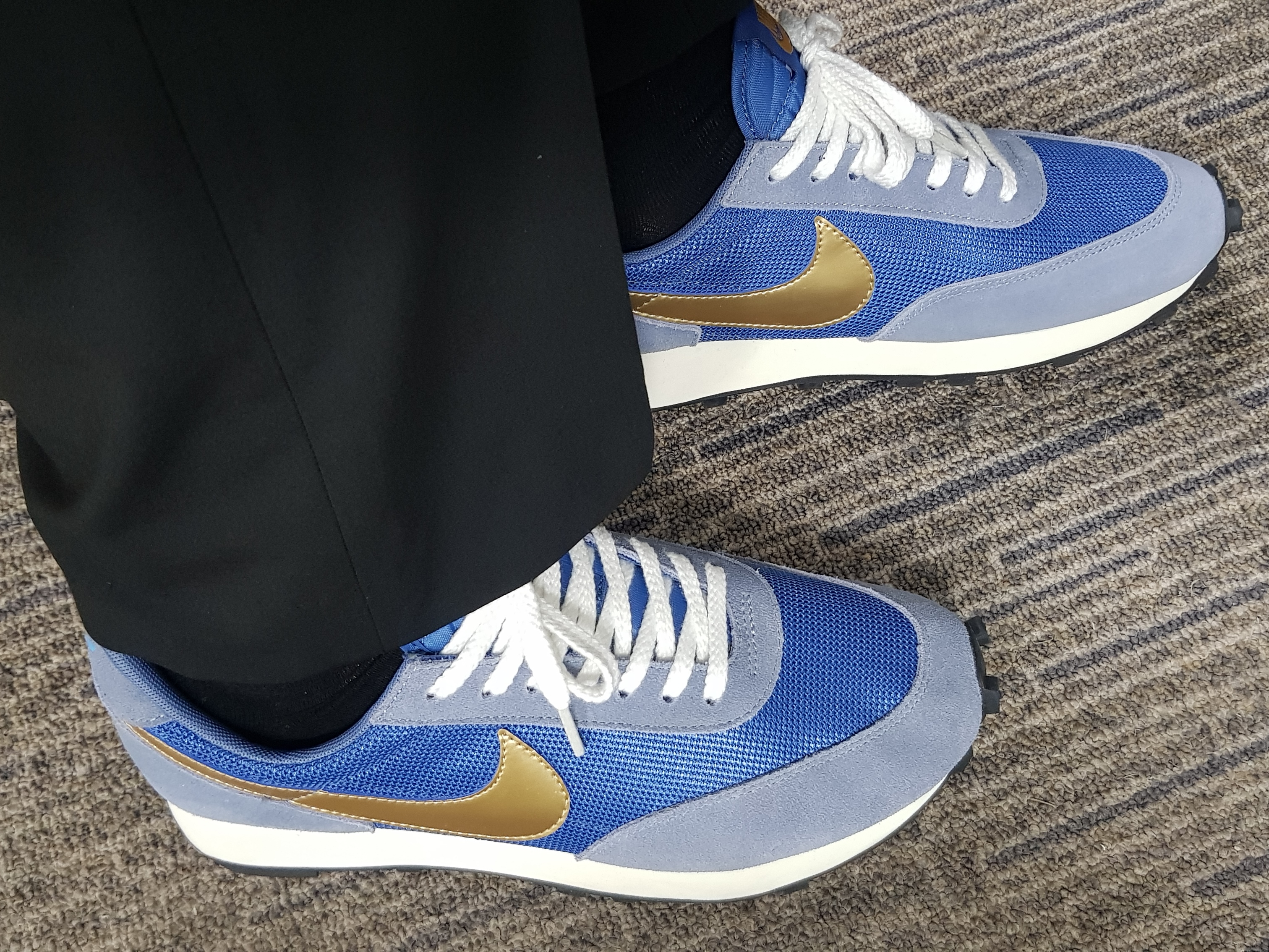 Nike Daybreak SP Metallic Gold Mountain Blue 착용 스타일