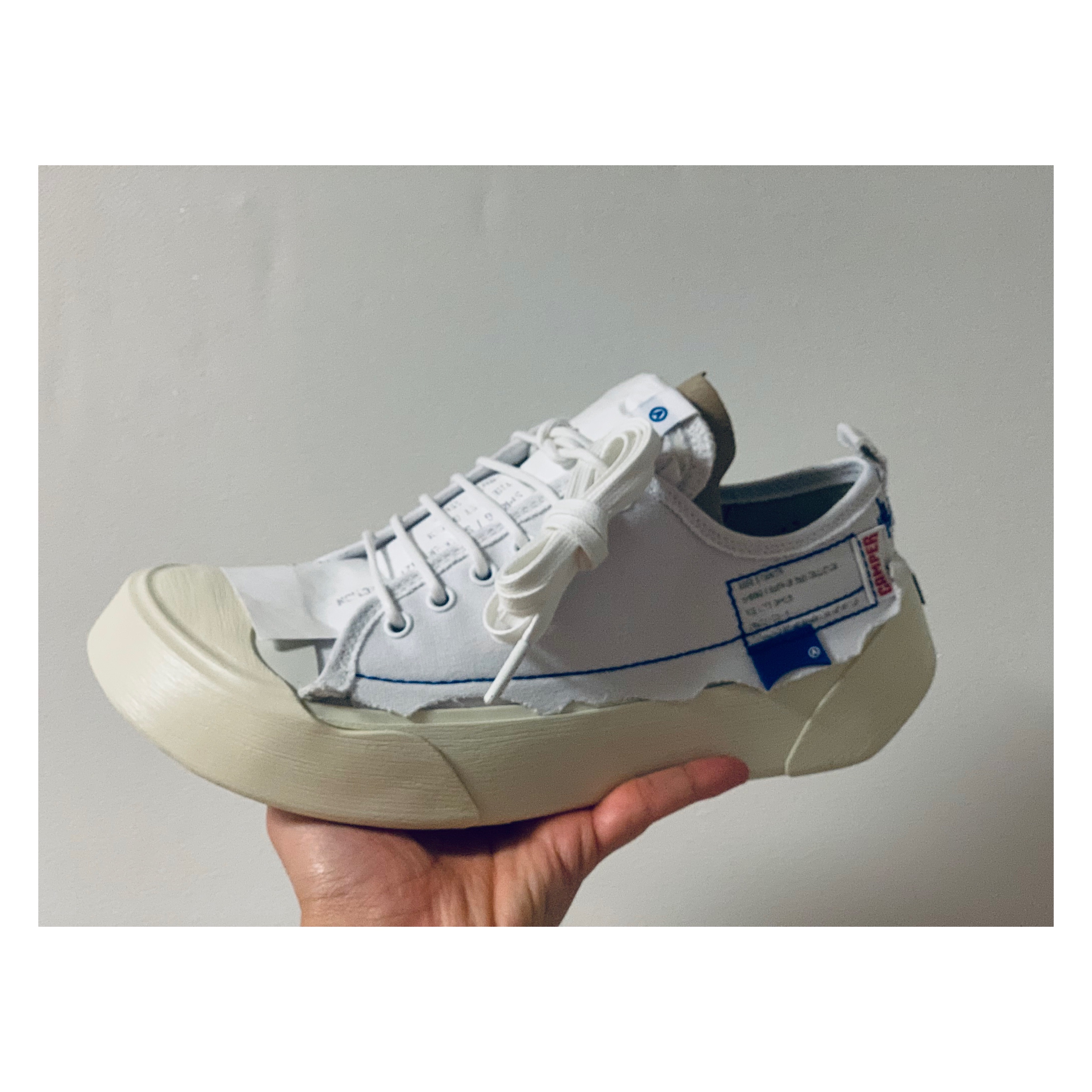 Camper x Ader Error Proto-111-S Cinder Basic Sneakers White 착용 스타일 - 2