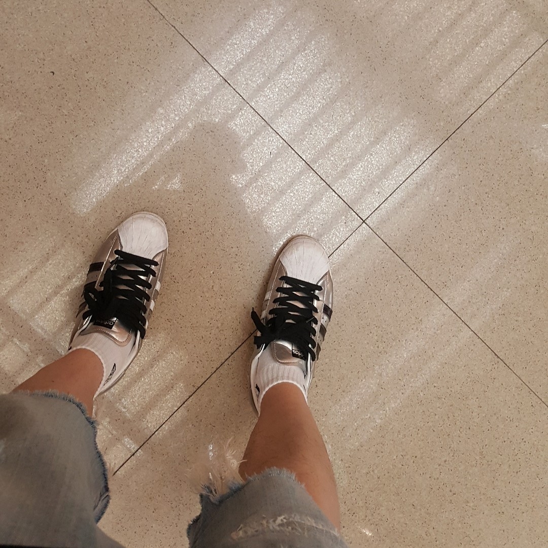 Adidas x Prada Superstar Metallic Silver, (W) Adidas Superstar White Silver Metallic 착용 스타일 - 2
