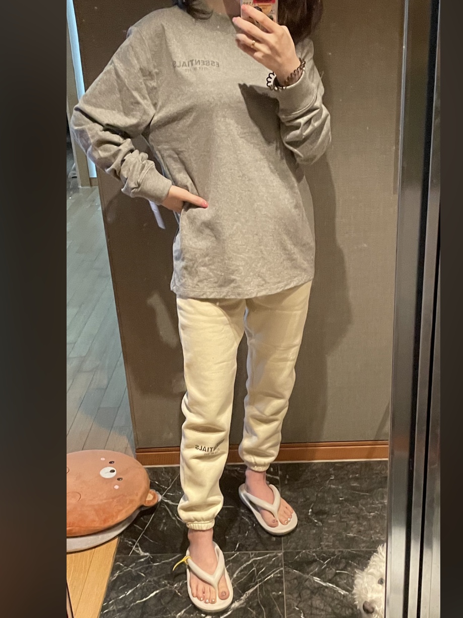 (Kids) Essentials Long Sleeve T-Shirt Heather Oatmeal - 21SS, Essentials Sweatshorts Oatmeal - 21SS 착용 스타일 - 3