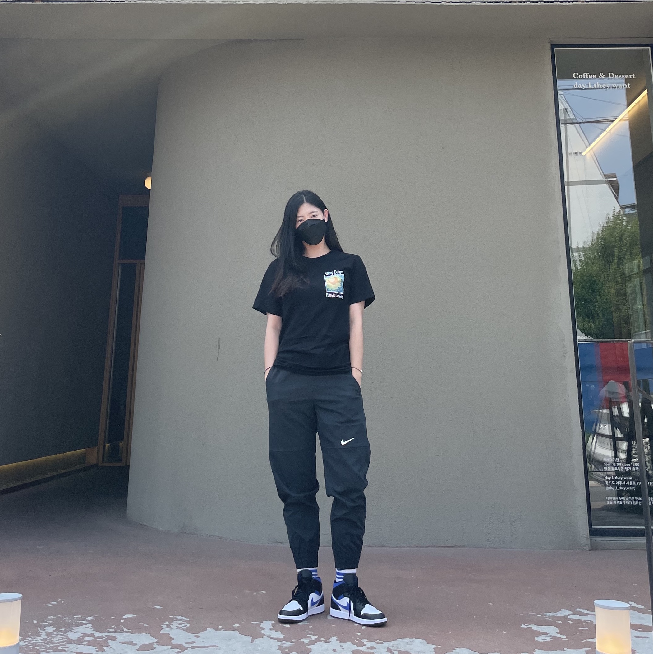 Jordan 1 Mid Racer Blue, Stussy Midnight Insanity T-Shirt Black 착용 스타일