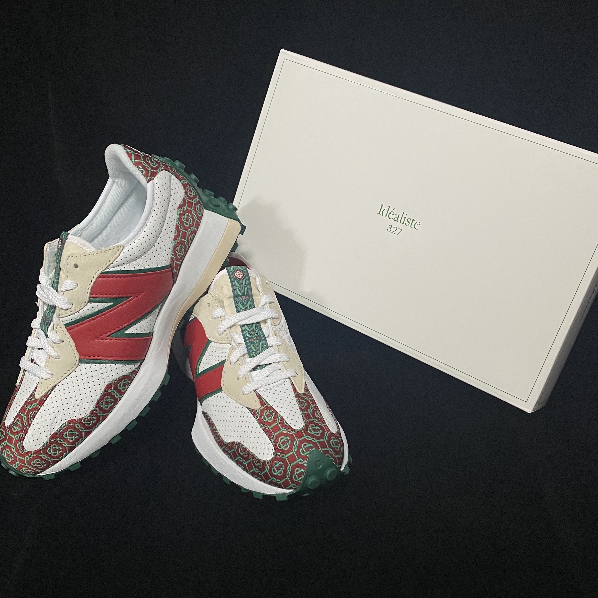 New Balance x Casablanca 327 Idealist Monogram Red Green 착용 스타일