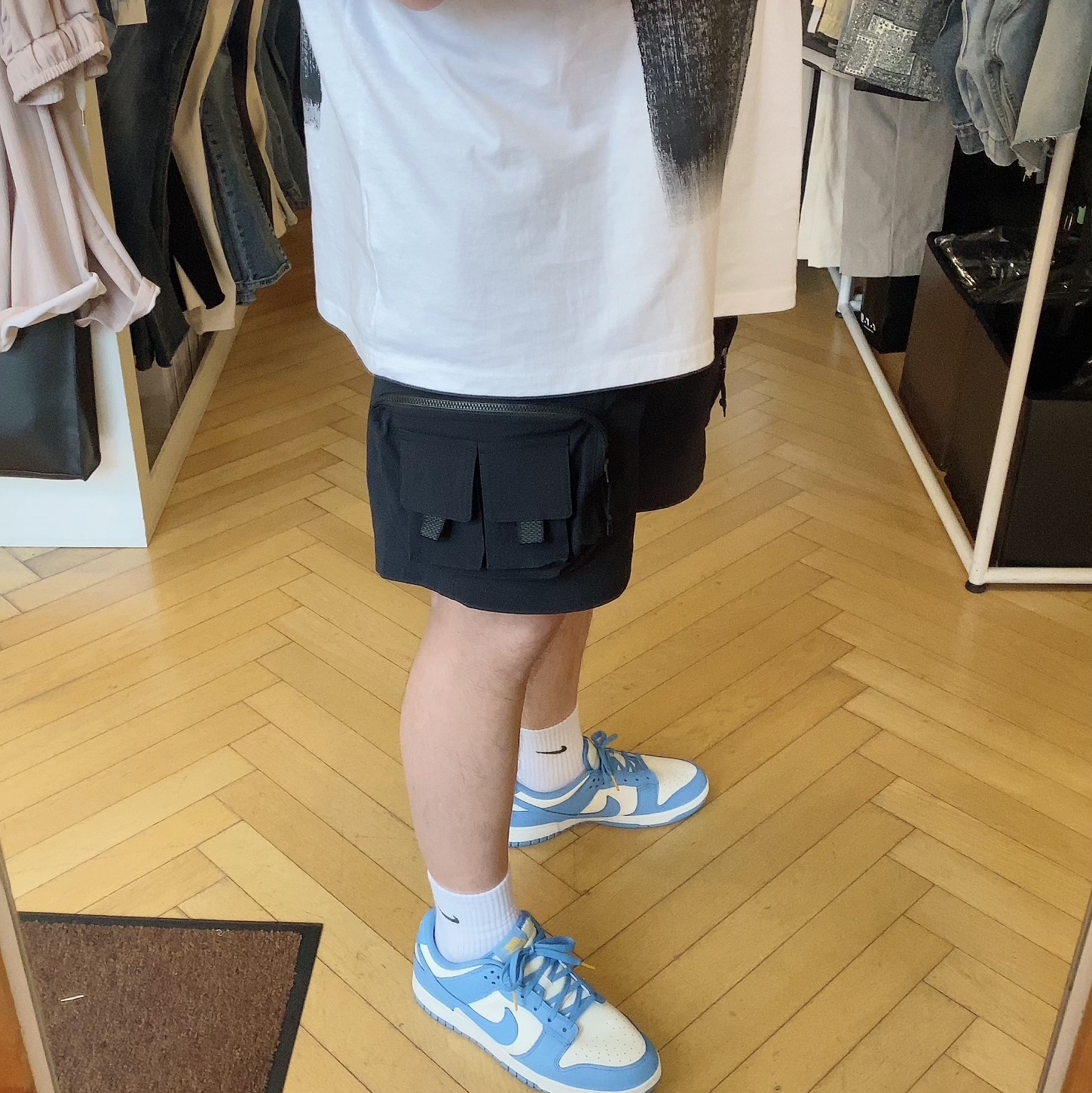 (W) Nike Dunk Low Coast, Nike ACG Cargo Shorts Black - Asia 착용 스타일