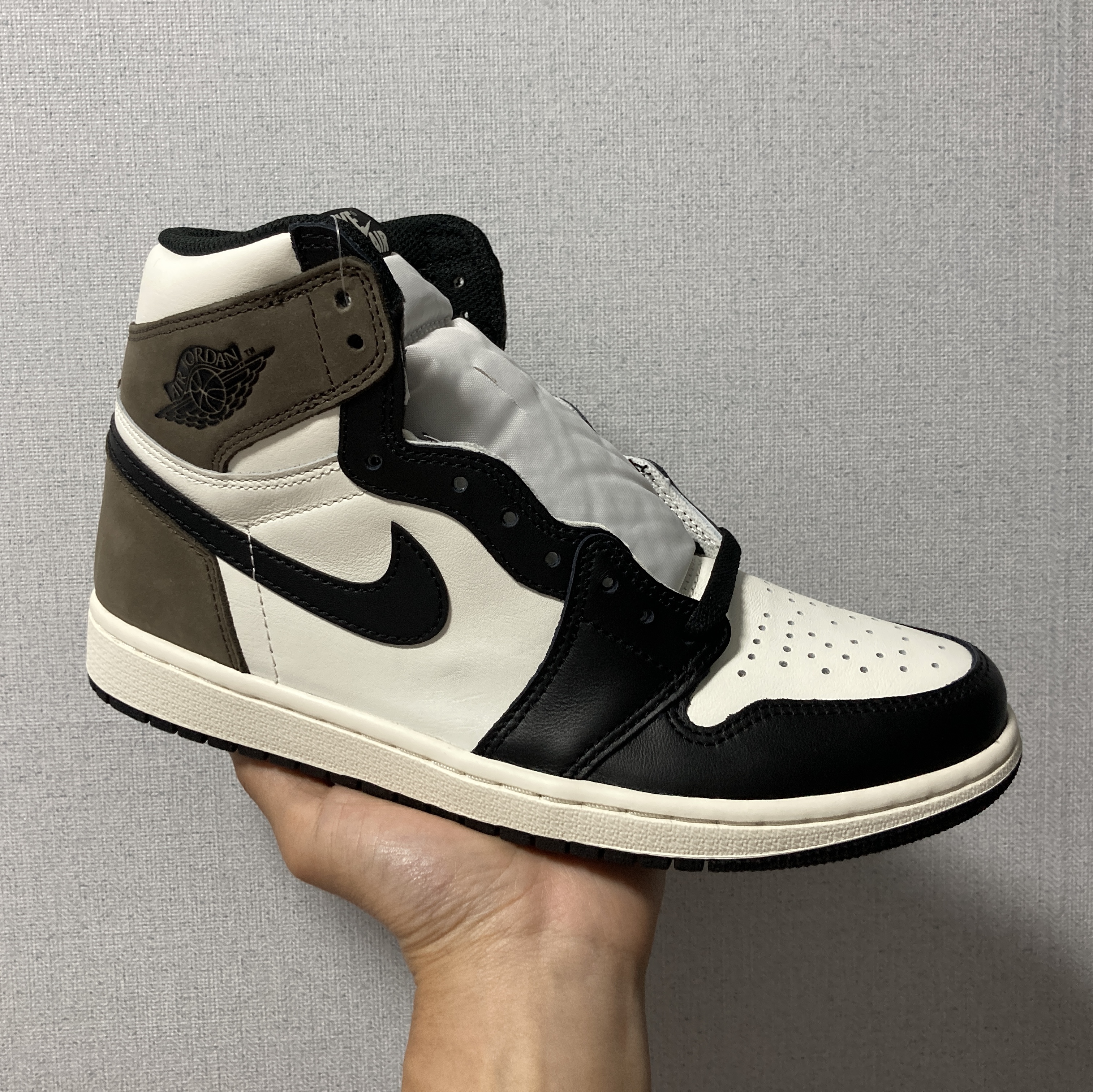Jordan 1 Retro High OG Black Mocha 착용 스타일