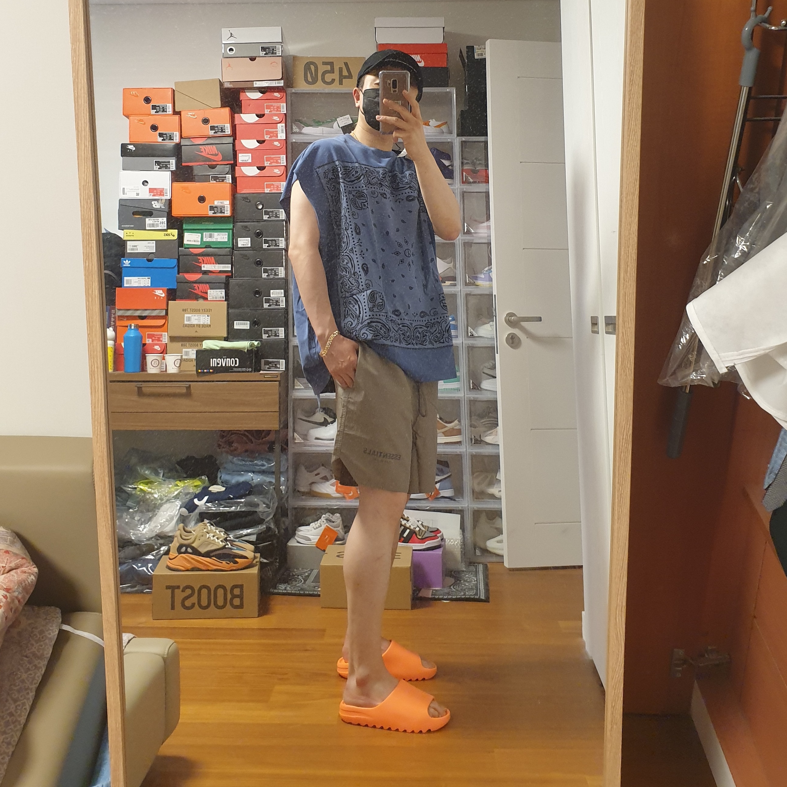Adidas Yeezy Slide Enflame Orange 착용 스타일 - 3